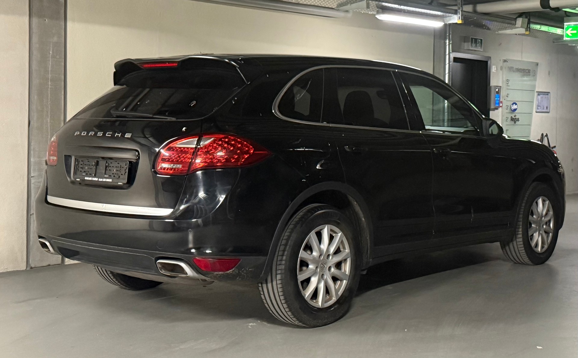 PORSCHE Cayenne Diesel-showroom-element-2