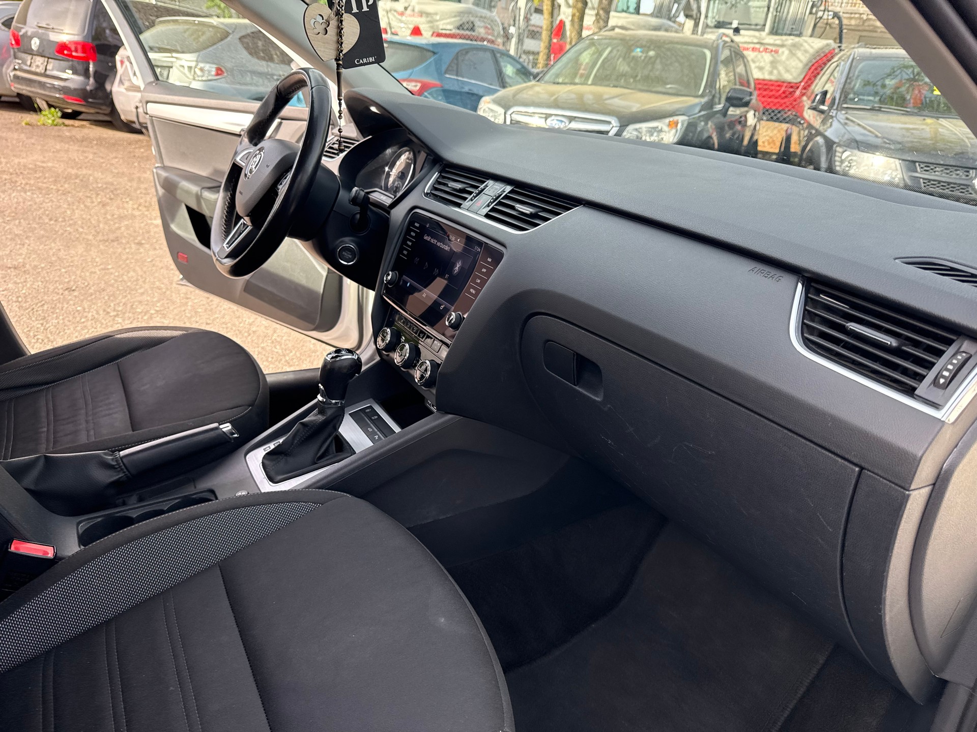 SKODA Octavia Combi 2.0 TDI Ambition 4x4-image-6