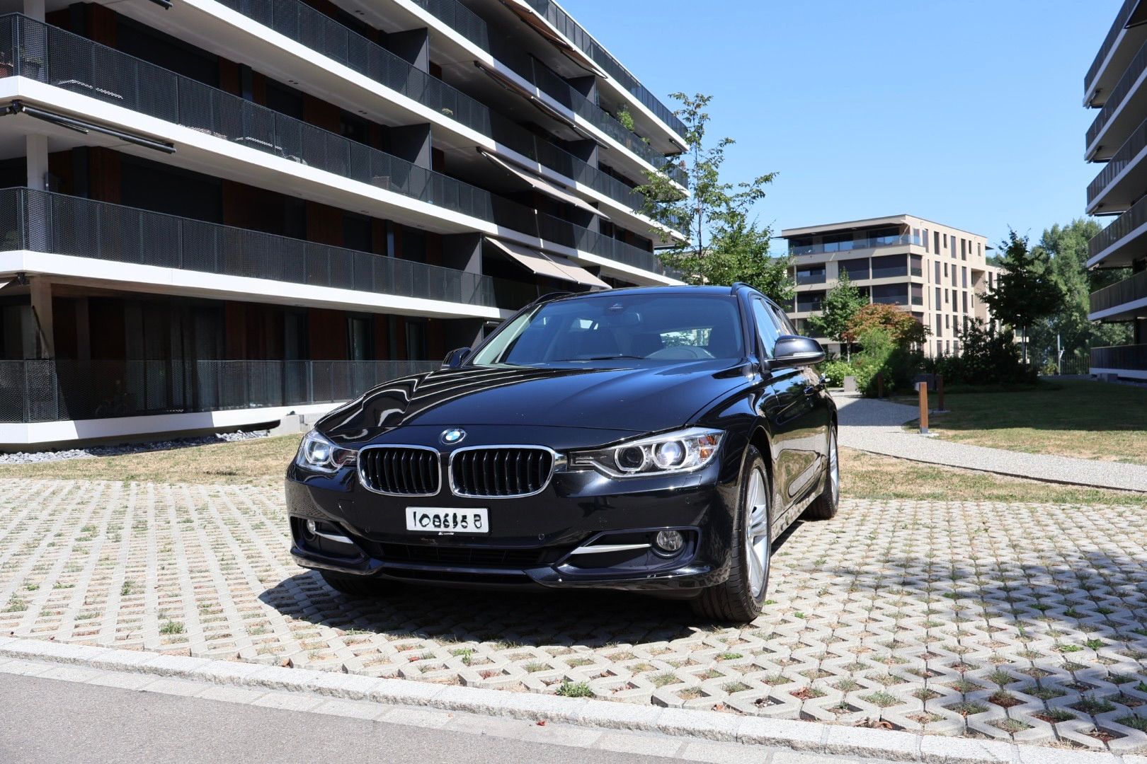BMW 320 d xDrive Touring Sport Line Steptronic-showroom-element-1