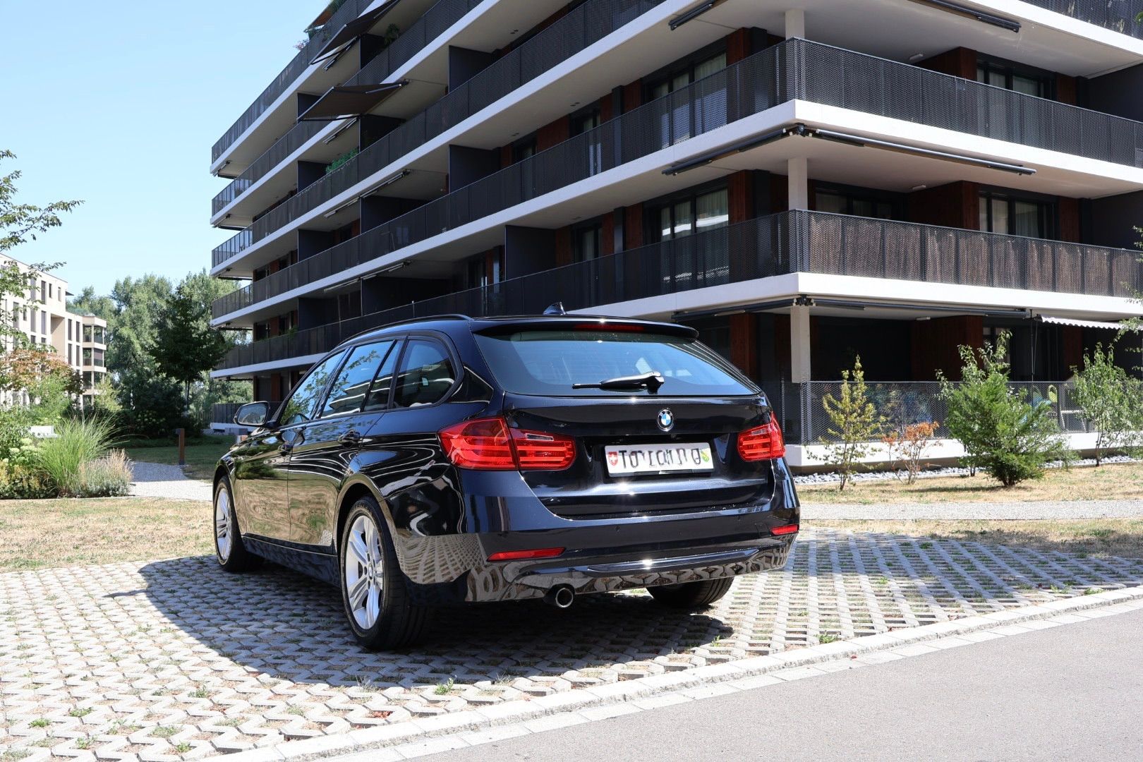 BMW 320 d xDrive Touring Sport Line Steptronic-showroom-element-2