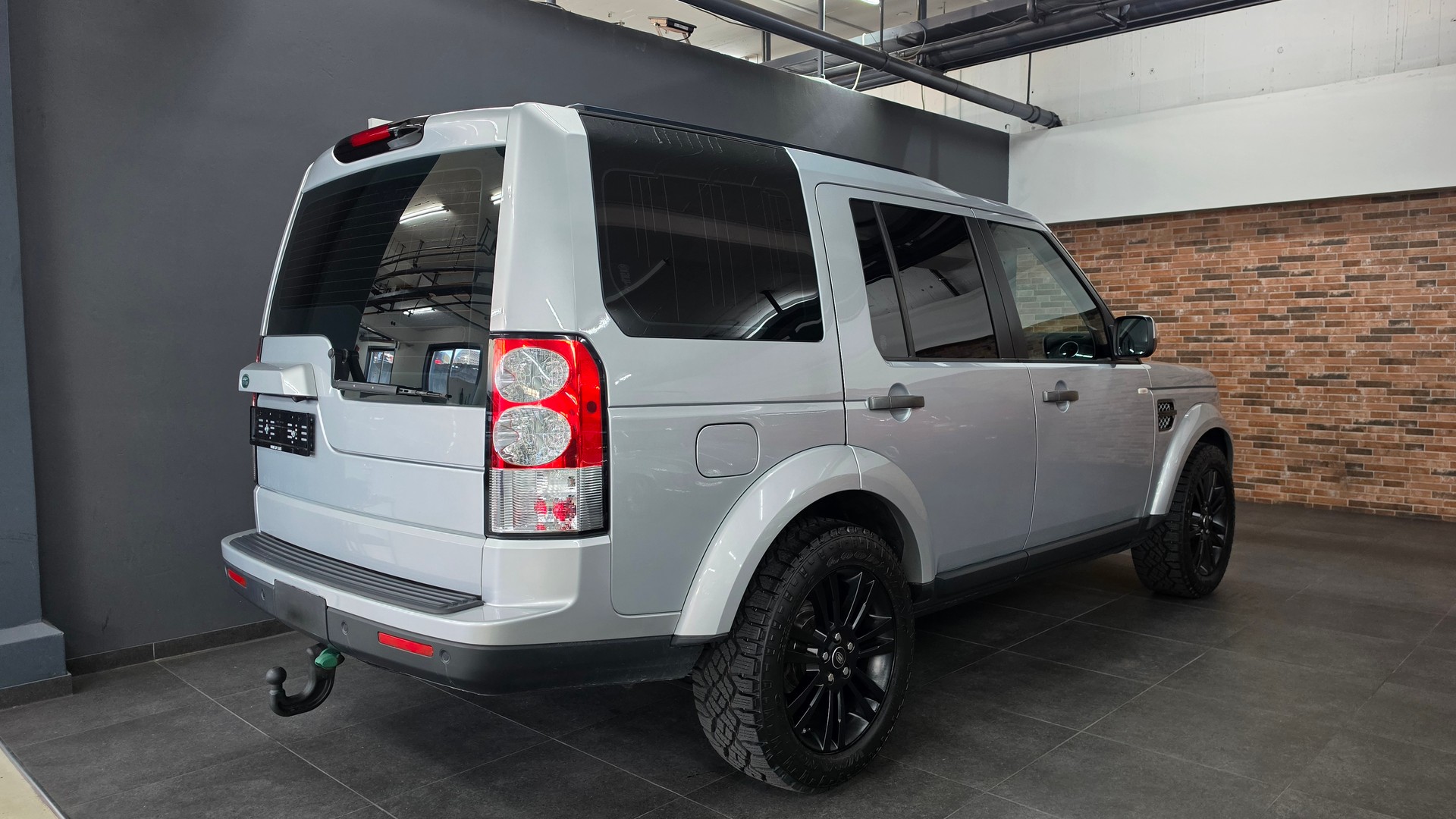 LAND ROVER Discovery 3.0 SDV6 HSE Automatic-image-10
