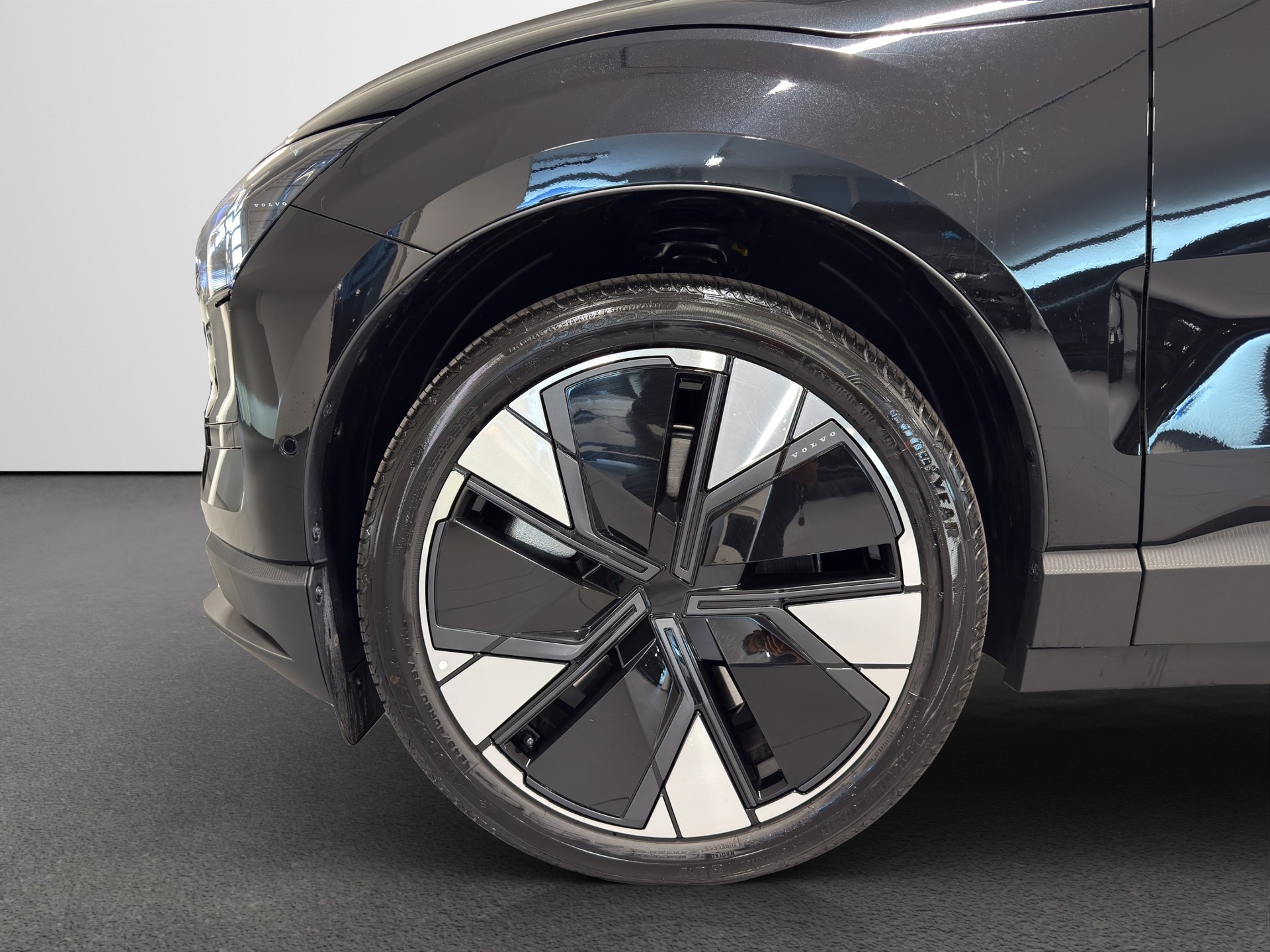 VOLVO EX30 E60 Twin Ultra Performance AWD-image-6