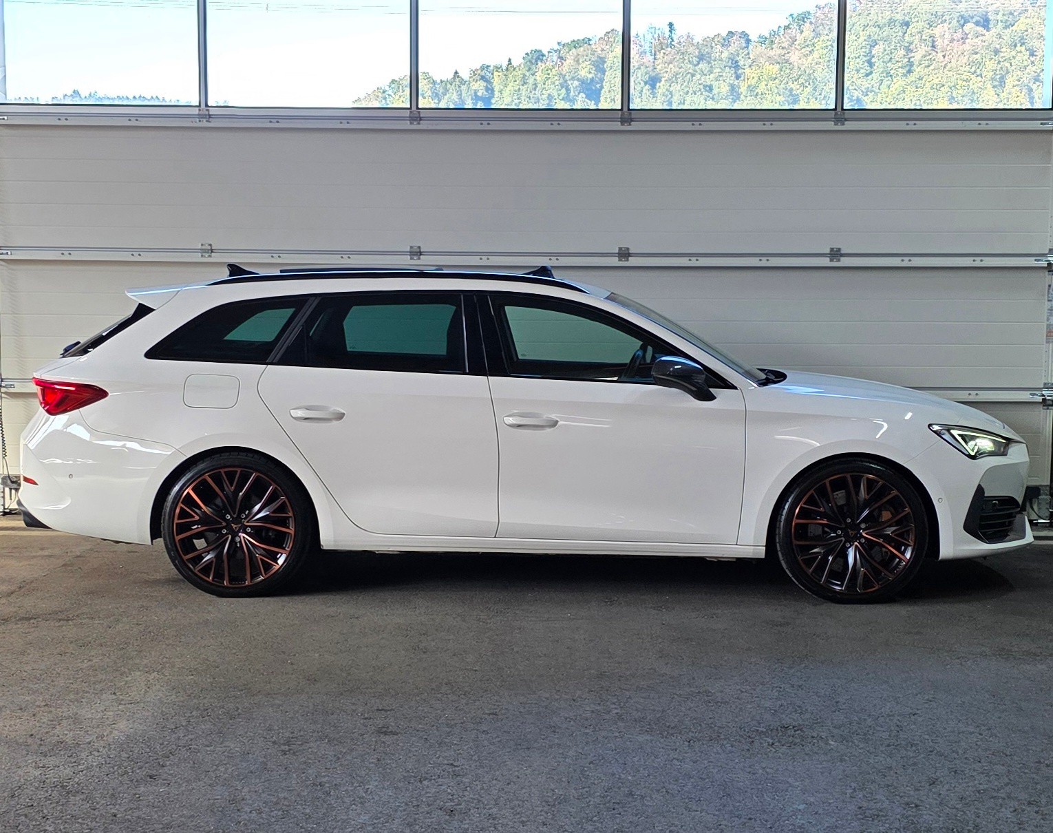 CUPRA LEON ST 2.0 TSI VZ DSG 4Drive *Abstandsregler*Suorhalteassistent*Rückfahrkamera*Parkassistent*Panoramadach*-image-5