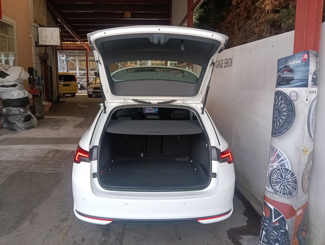 SKODA Octavia Combi 1.5 TSI mHEV DSG Selection-image-6