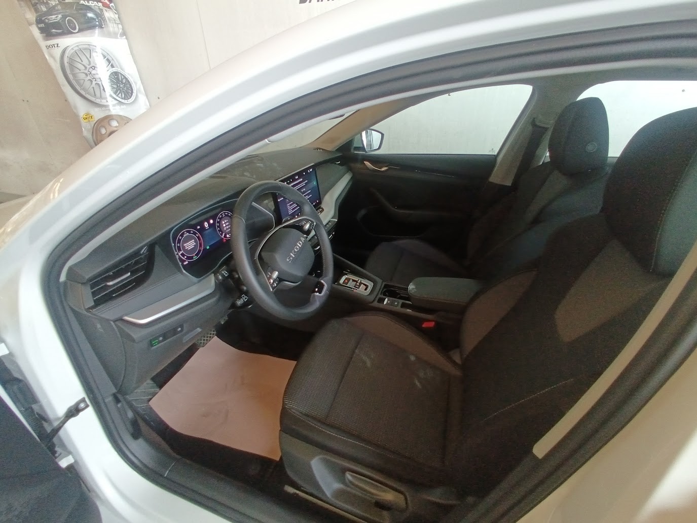 SKODA Octavia Combi 1.5 TSI mHEV DSG Selection-image-7