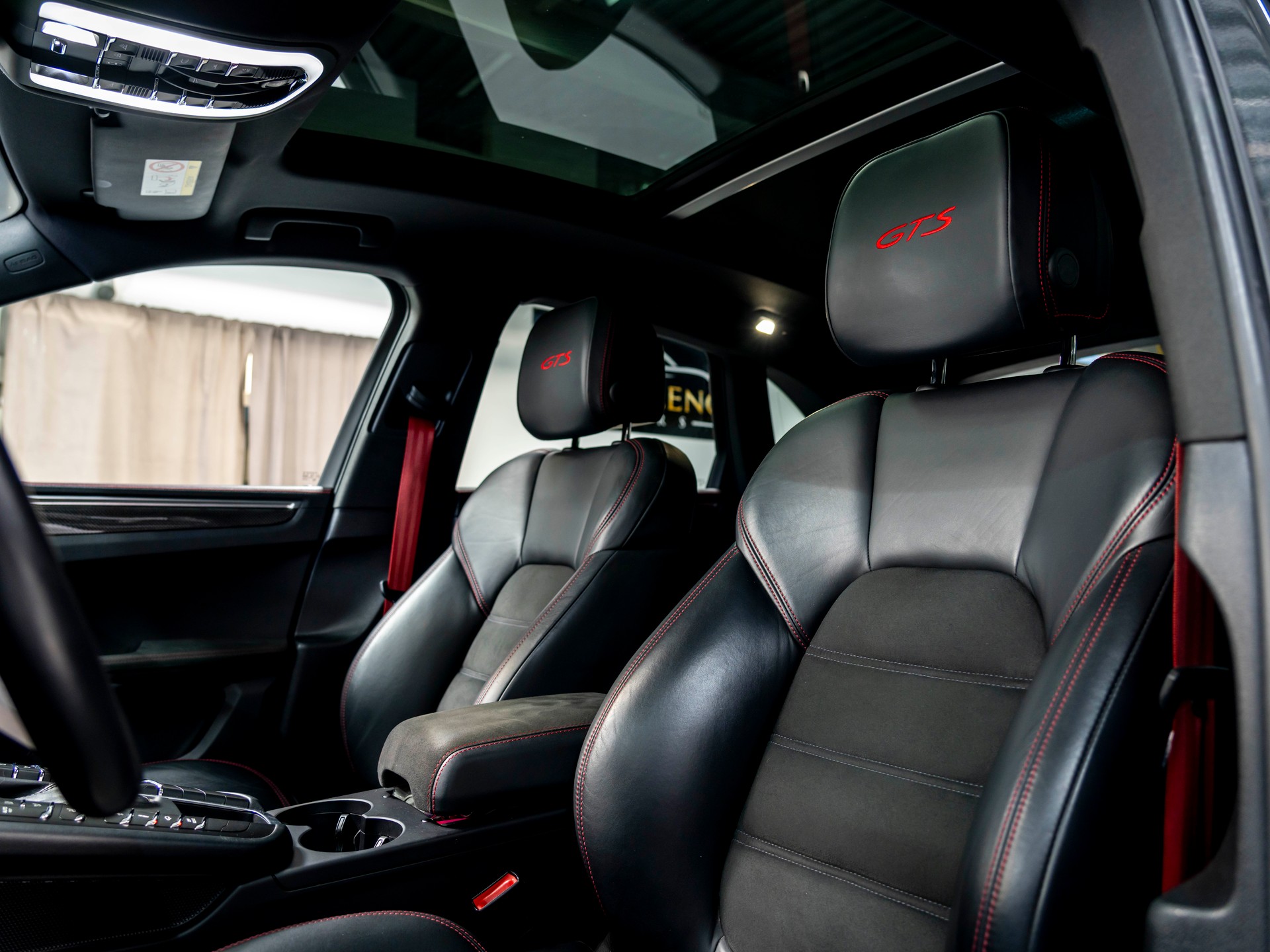 PORSCHE Macan GTS PDK-image-16