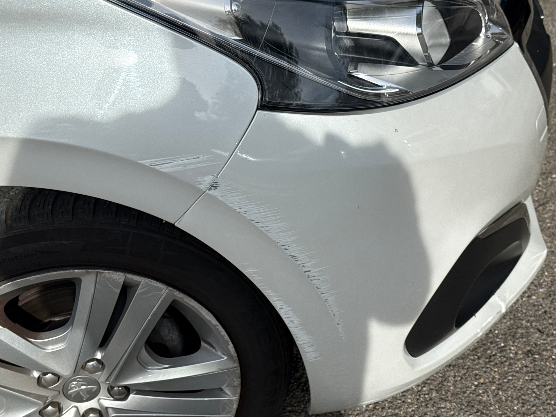 PEUGEOT 208 1.2 PureTech Style-image-8