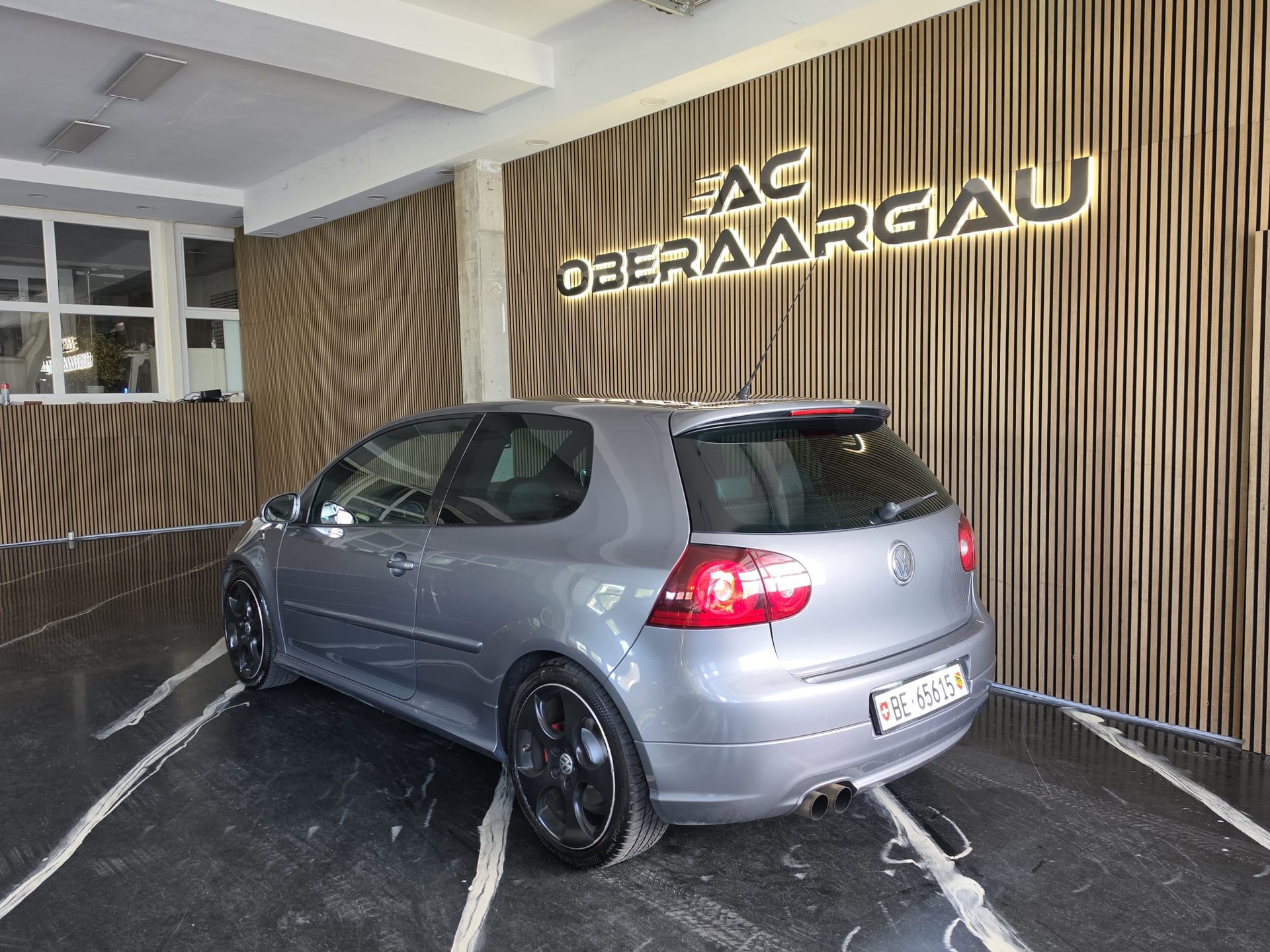 VW Golf 2.0 TFSI GTI Edition 30-showroom-element-2