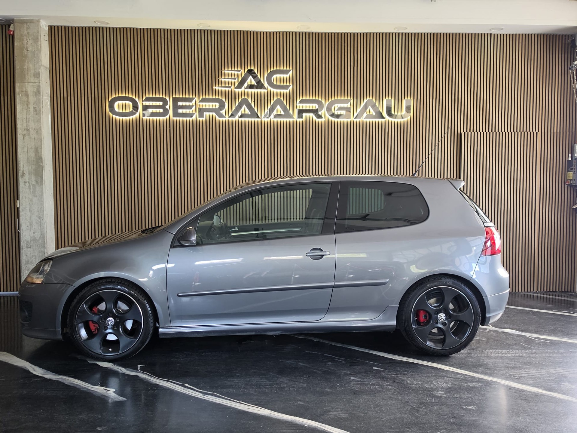 VW Golf 2.0 TFSI GTI Edition 30-showroom-element-1
