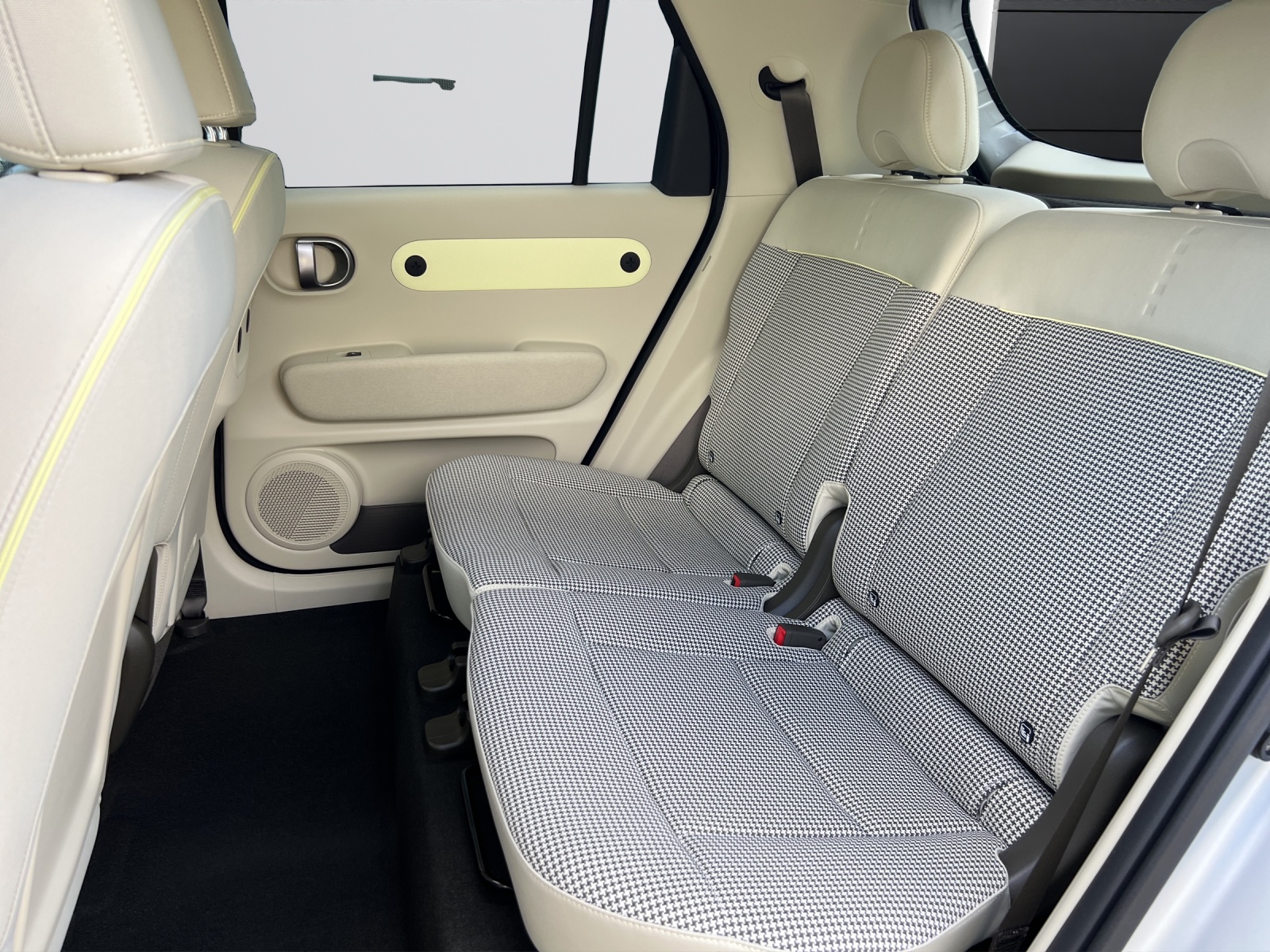 HYUNDAI Inster 49kWh Amplia-image-26