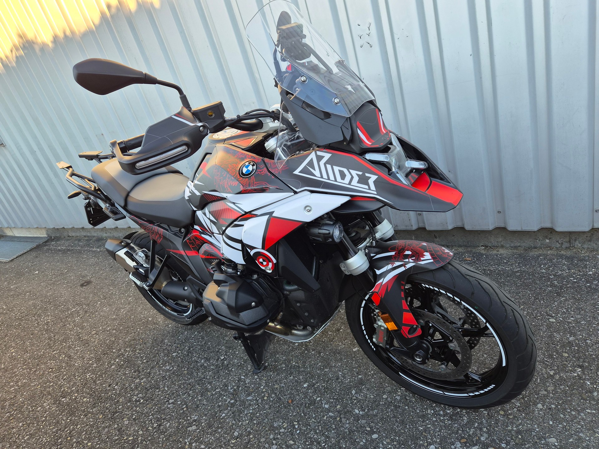 BMW R 1300 GS TRIPLE BLACK-image-1