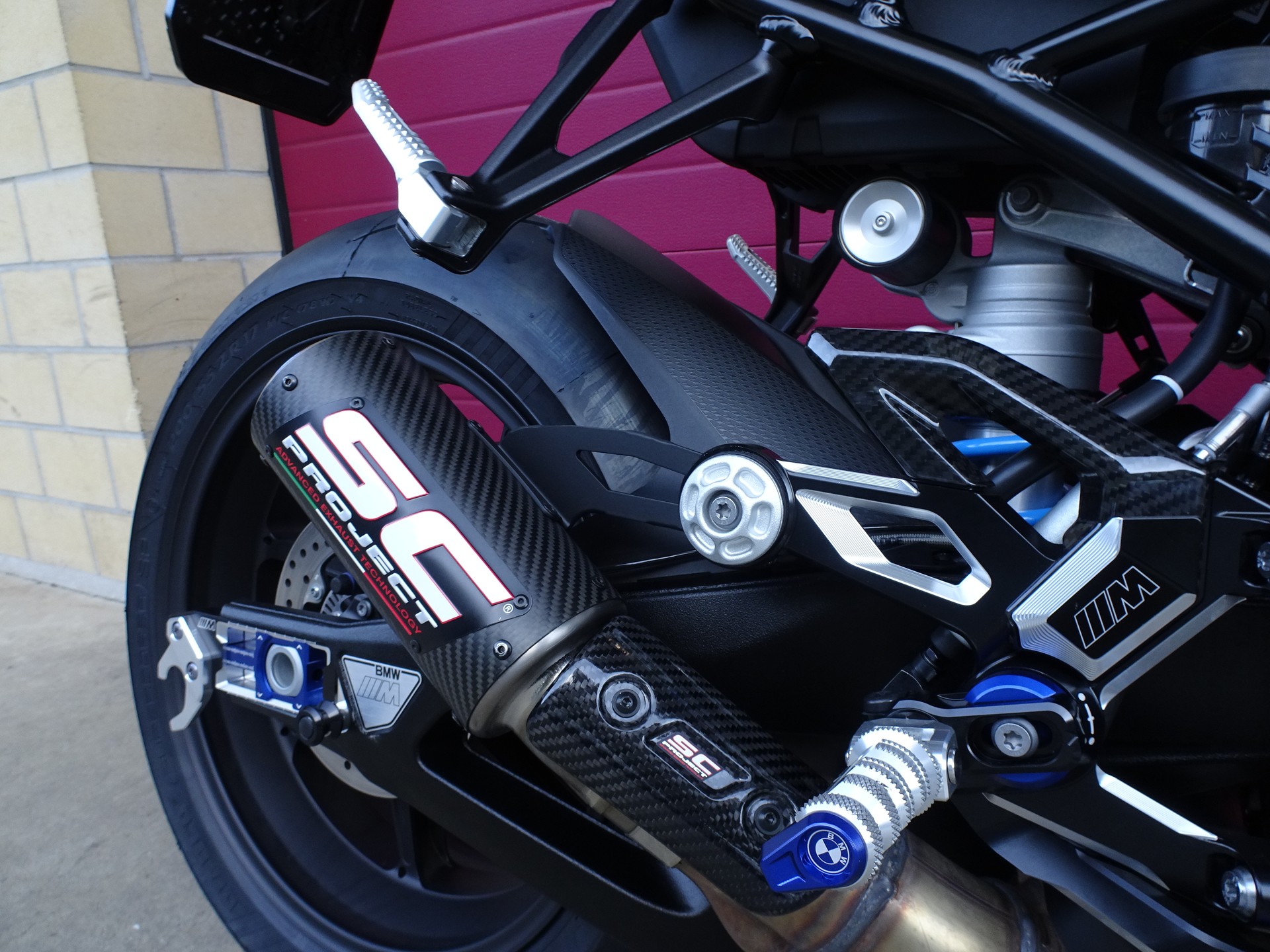 BMW M 1000 R-image-13