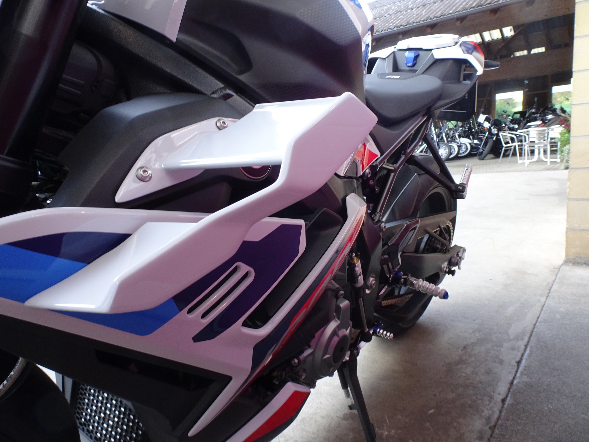 BMW M 1000 R-image-12
