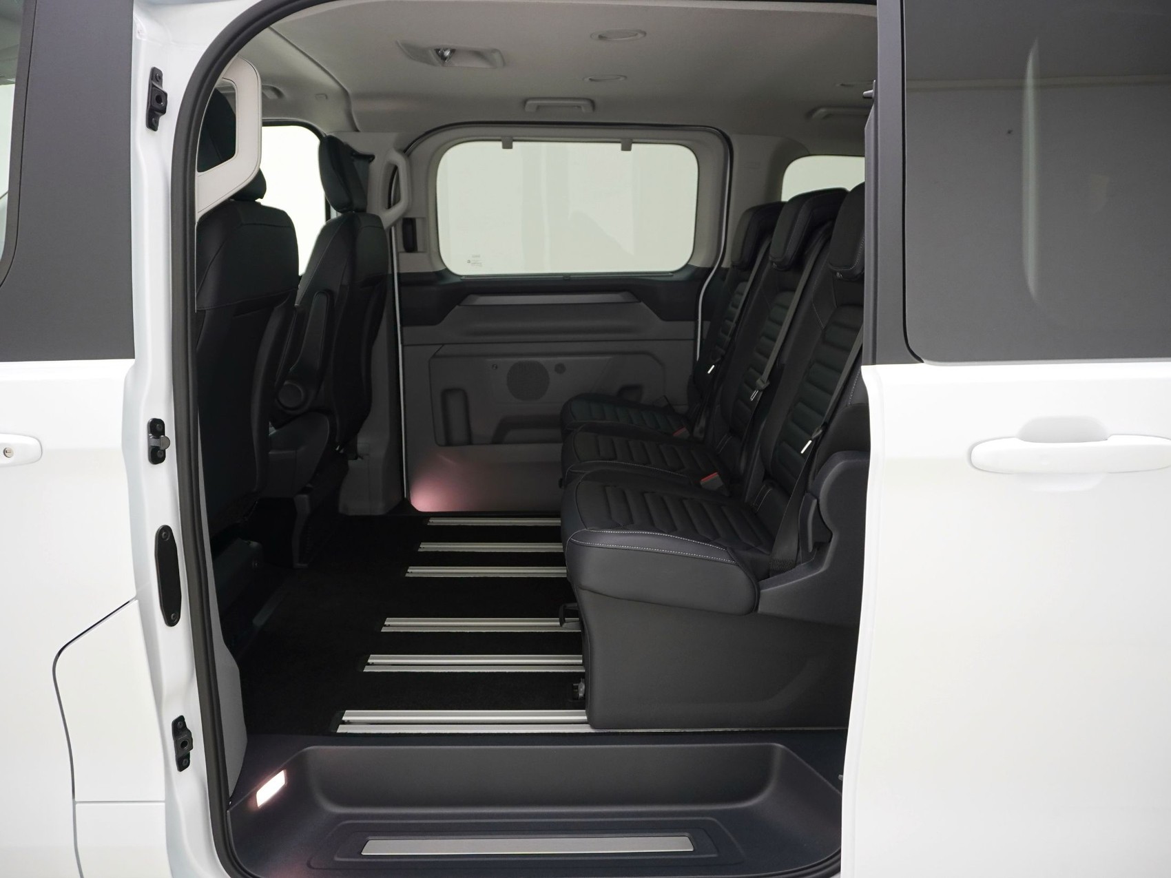 FORD Tourneo Custom L2 2.5 Plug-in-Hybrid Titanium X-image-14