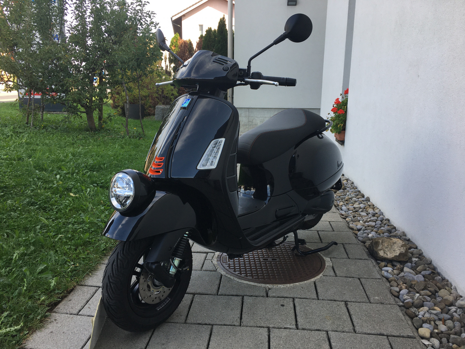 PIAGGIO Vespa GTV 300 HPE-image-2