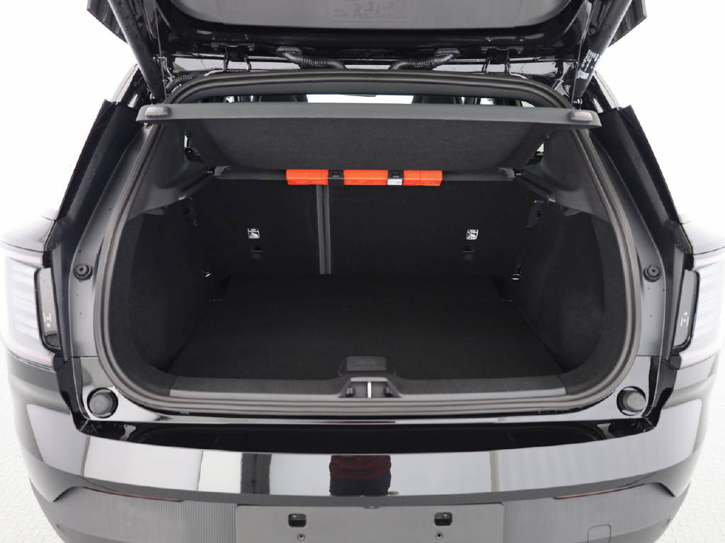 VOLVO EX 30 P8 Ultra Black Edition AWD-image-6