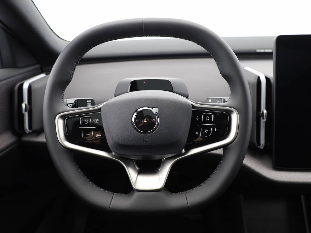 VOLVO EX 30 P8 Ultra Black Edition AWD-image-10