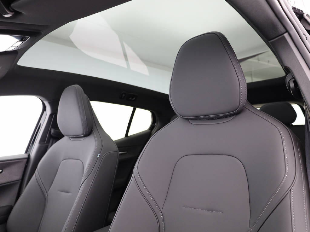 VOLVO EX 30 P8 Ultra Black Edition AWD-image-4