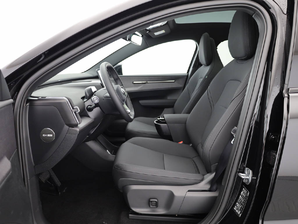 VOLVO EX 30 P8 Ultra Black Edition AWD-showroom-element-1