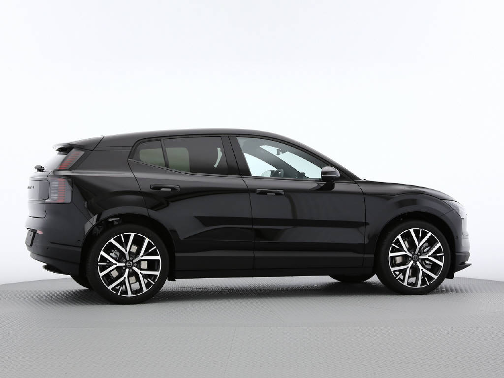 VOLVO EX 30 P8 Ultra Black Edition AWD-image-14