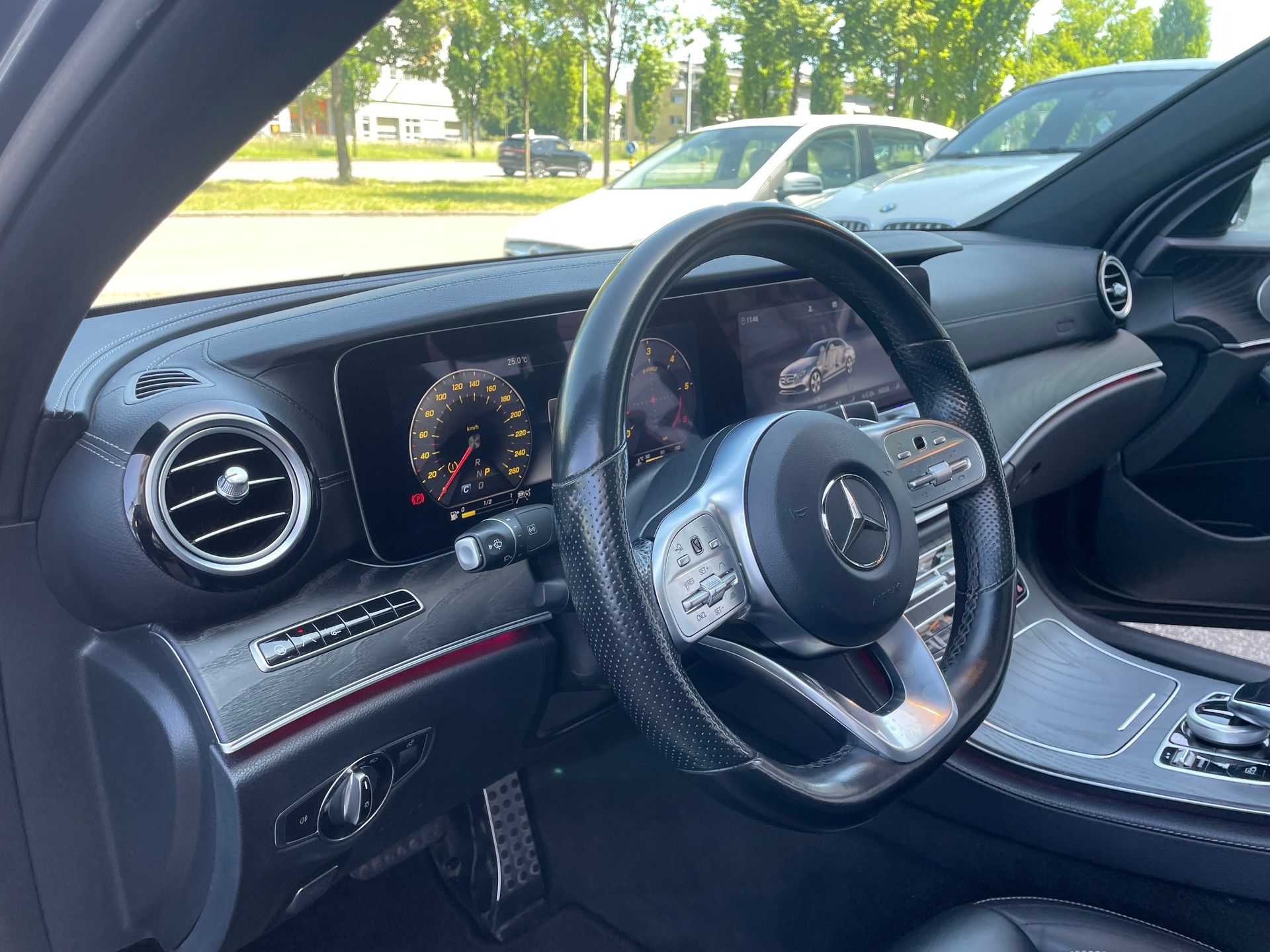 MERCEDES-BENZ E 400 d 4Matic AMG Line 9G-Tronic-image-14