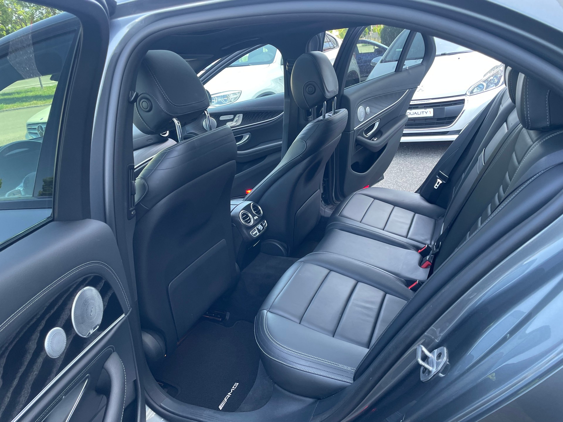 MERCEDES-BENZ E 400 d 4Matic AMG Line 9G-Tronic-image-9
