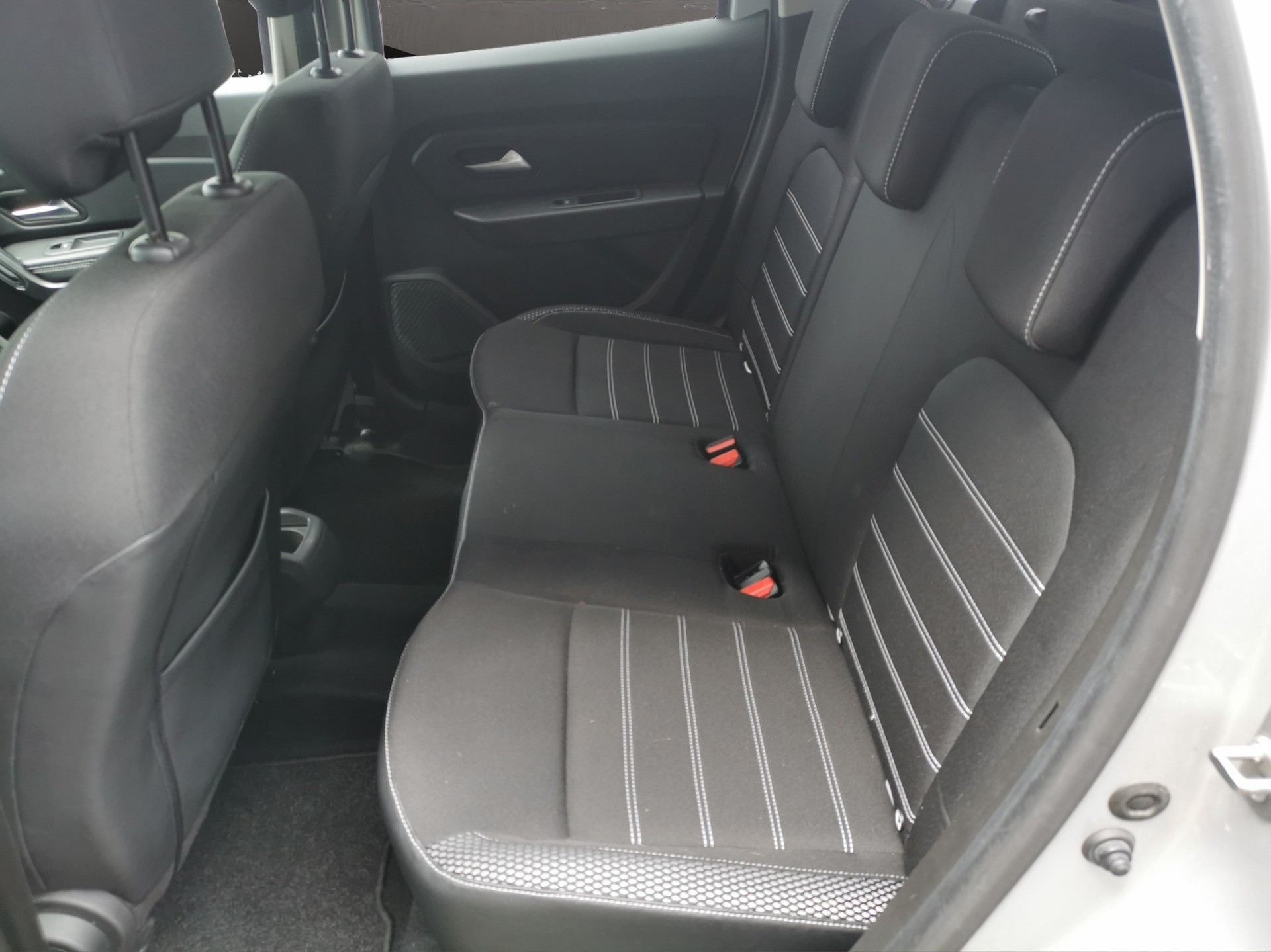DACIA Duster 1.2 T Prestige 4x4-image-8
