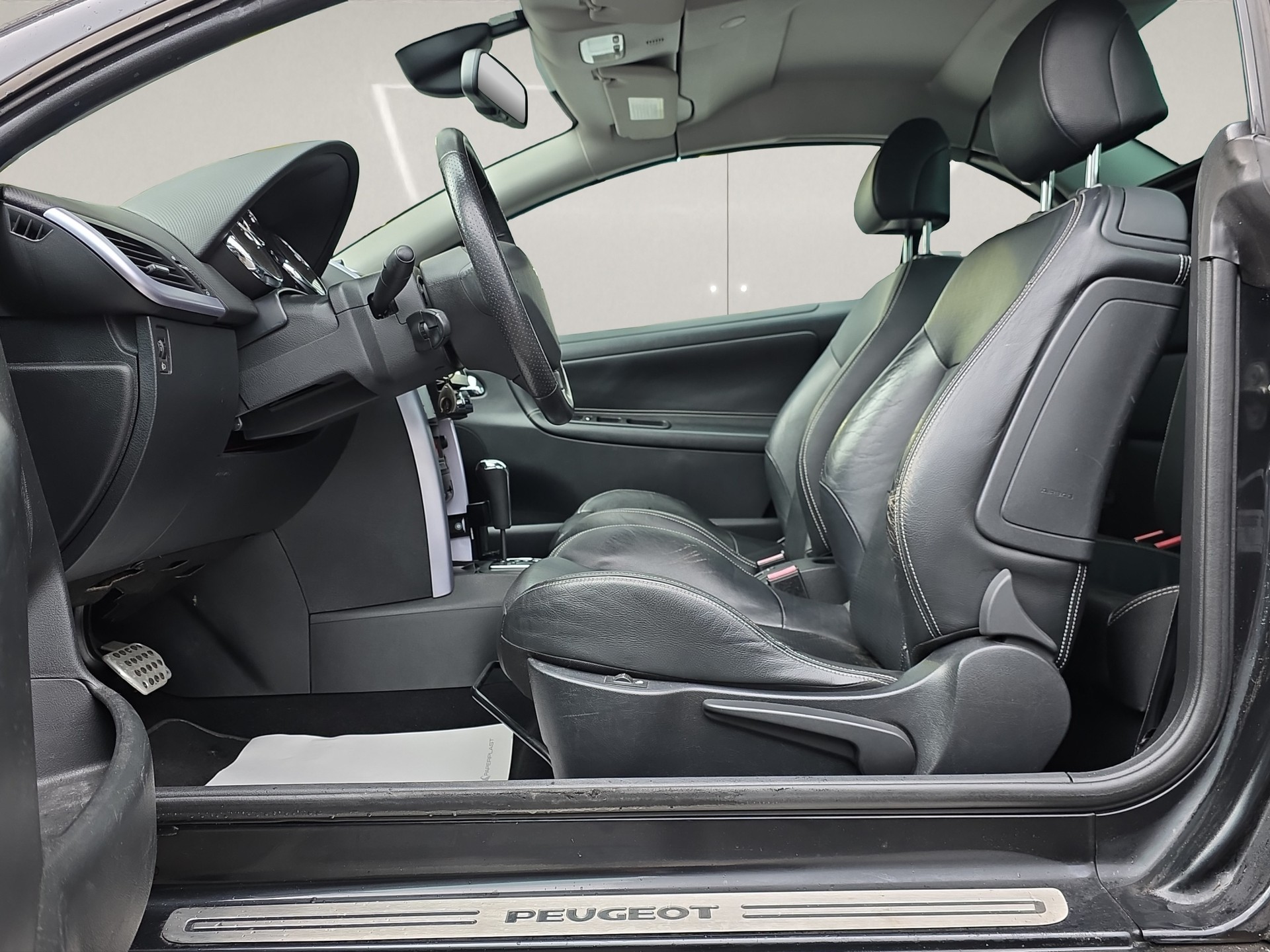 PEUGEOT 207 CC 1.6 16V Sport Automatic-image-14