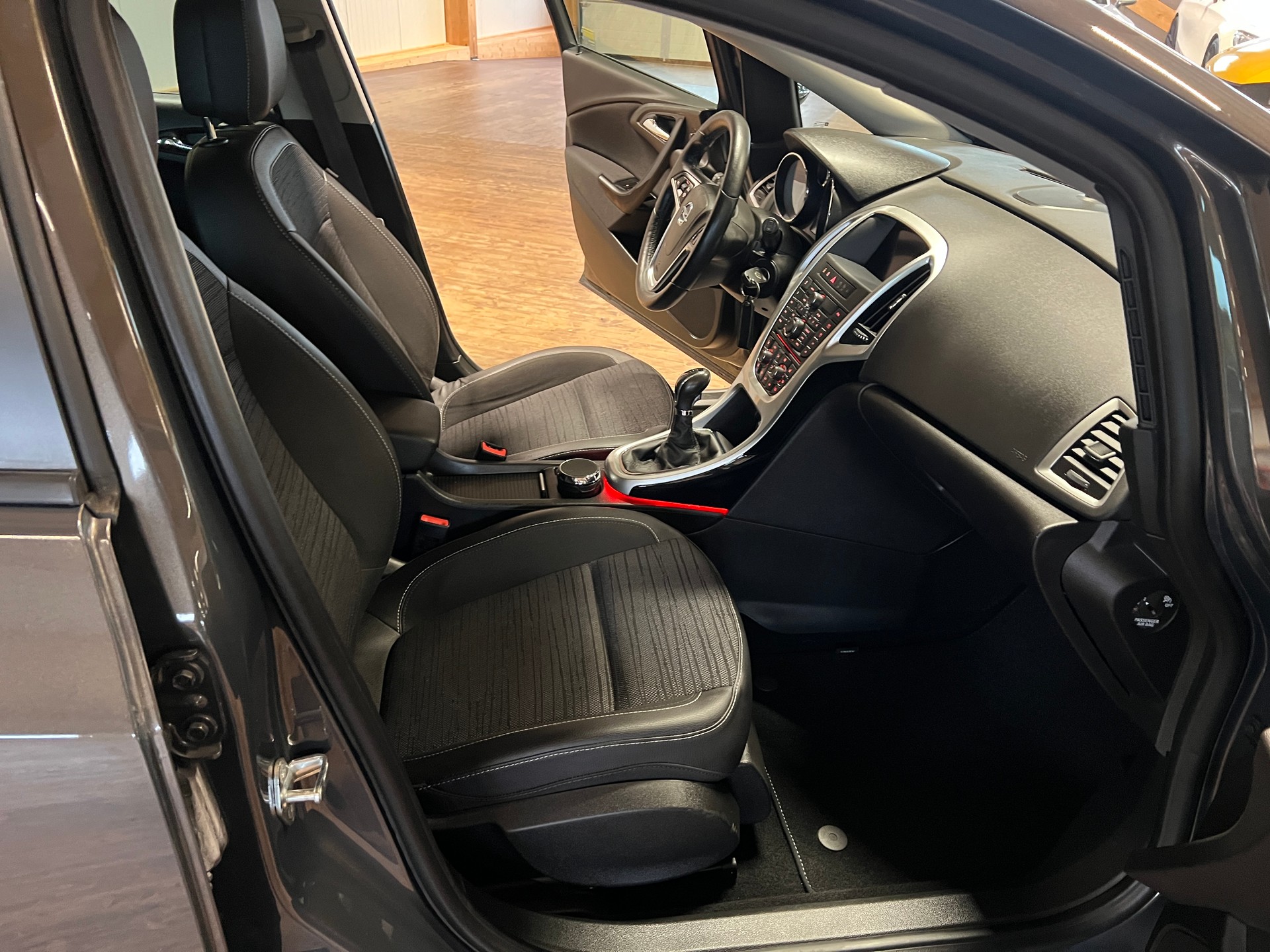 OPEL Astra SportsTourer 1.4i 16V Turbo-image-10