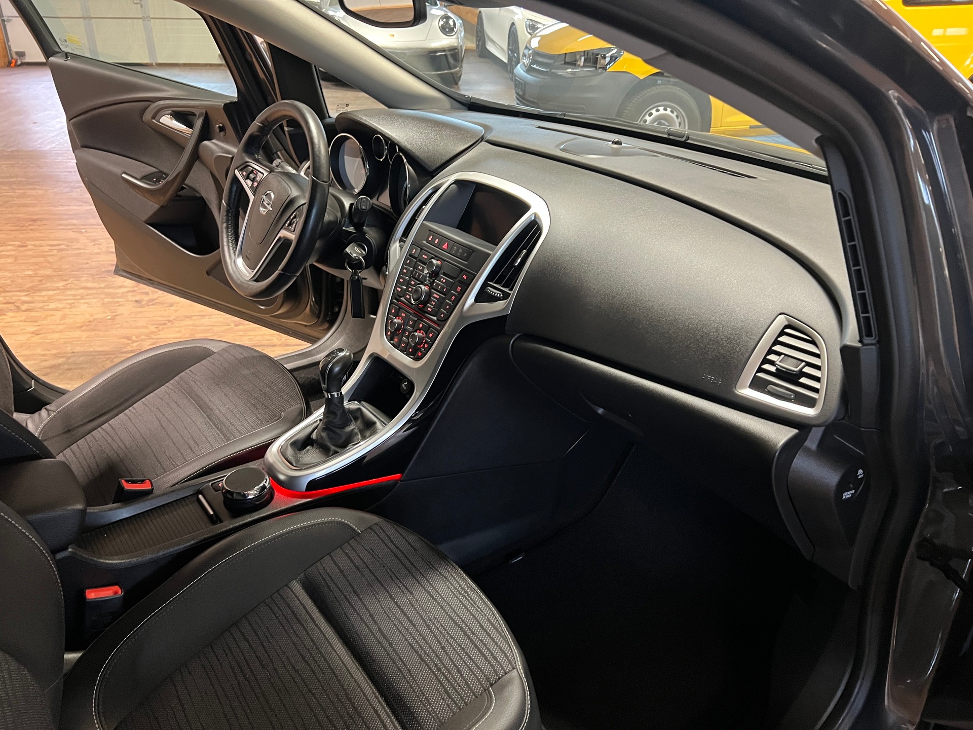OPEL Astra SportsTourer 1.4i 16V Turbo-image-11