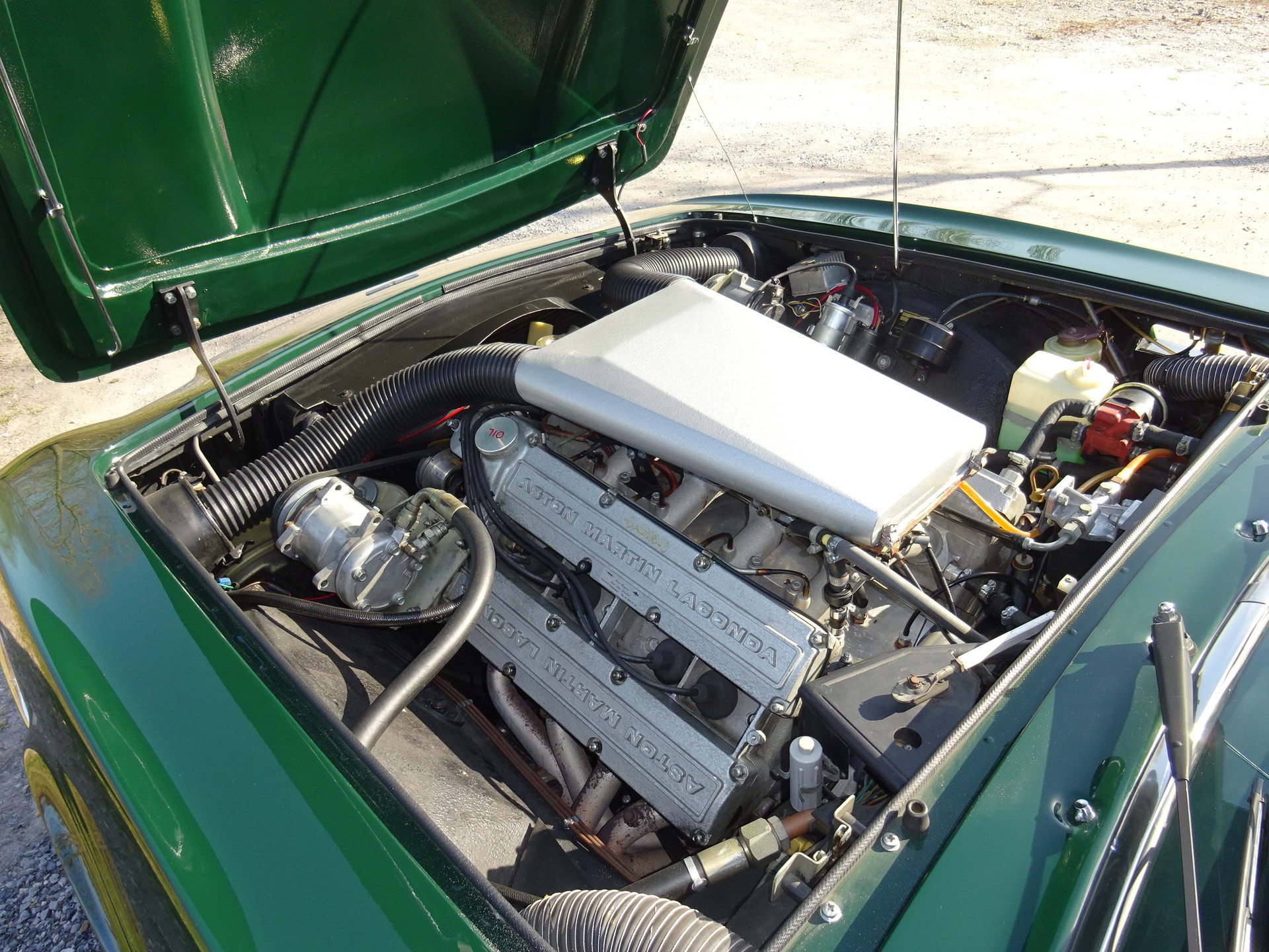ASTON MARTIN V8 OI-image-12