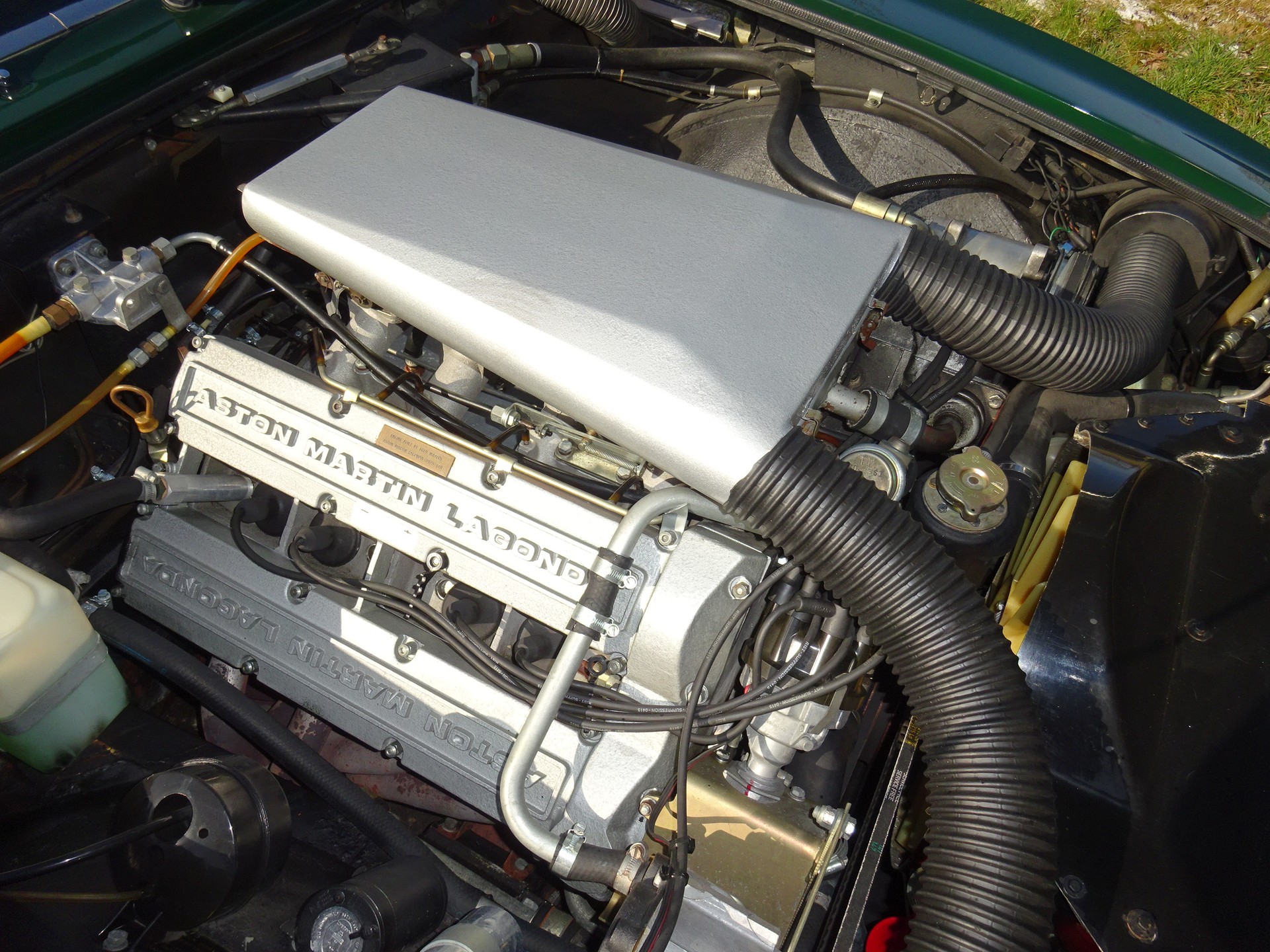 ASTON MARTIN V8 OI-image-11