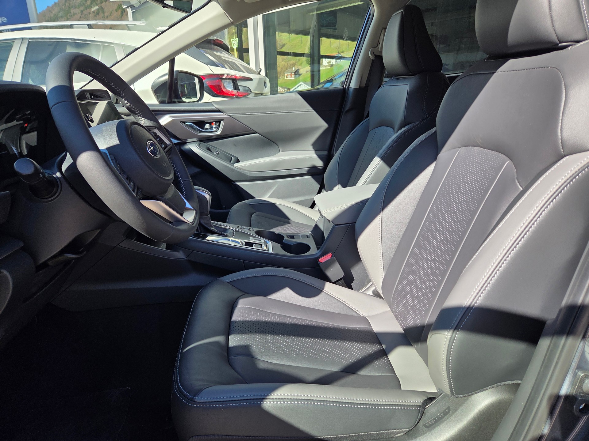 SUBARU Impreza 2.0 e-Boxer Luxury AWD Lineartronic-image-3