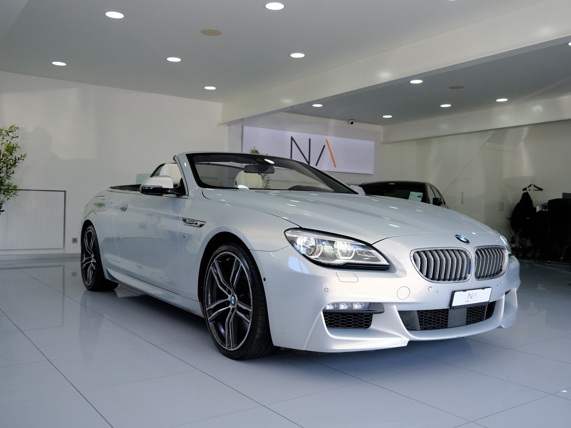 BMW 650i Cabrio xDrive-showroom-element-1