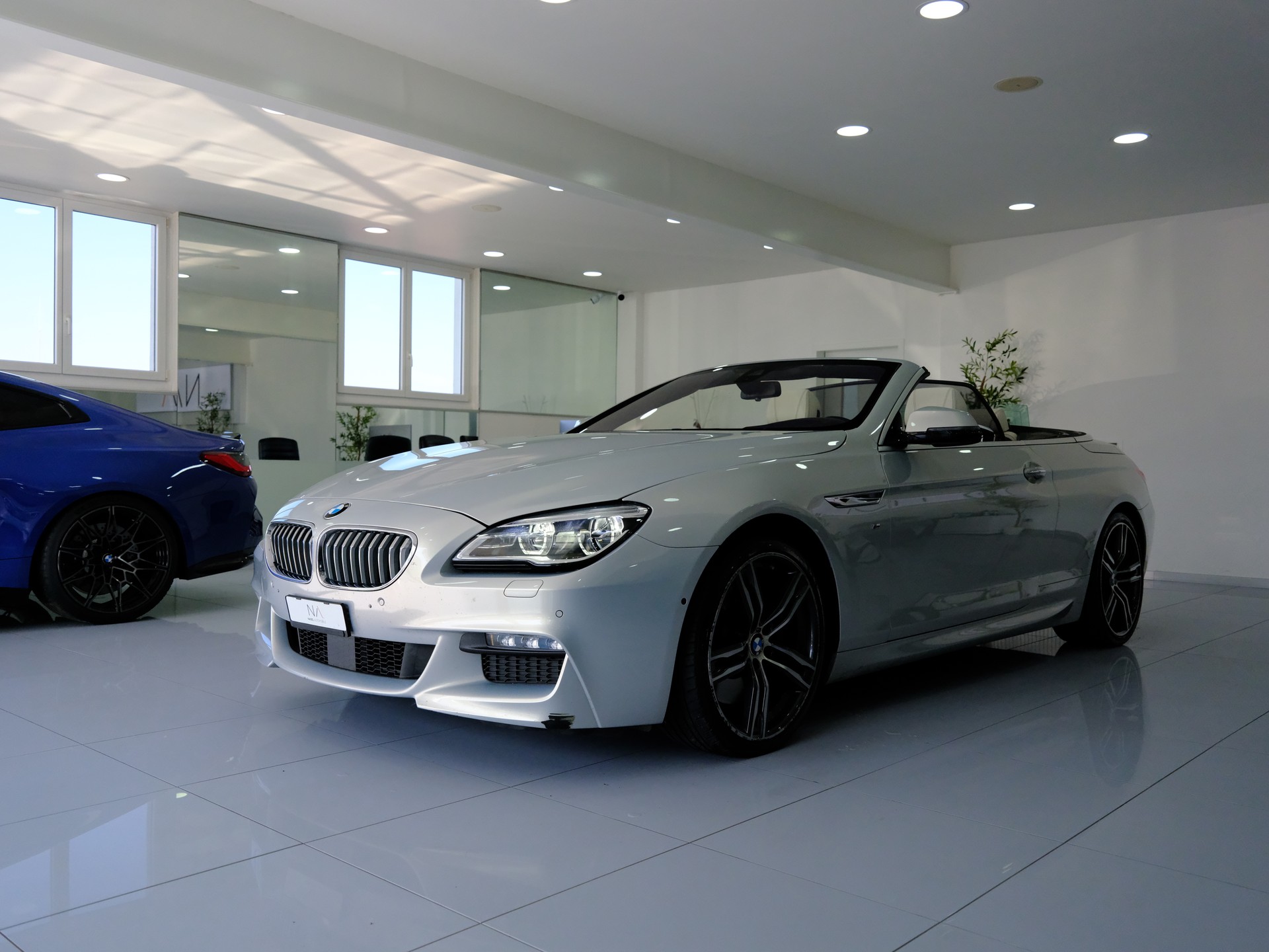 BMW 650i Cabrio xDrive-showroom-element-3