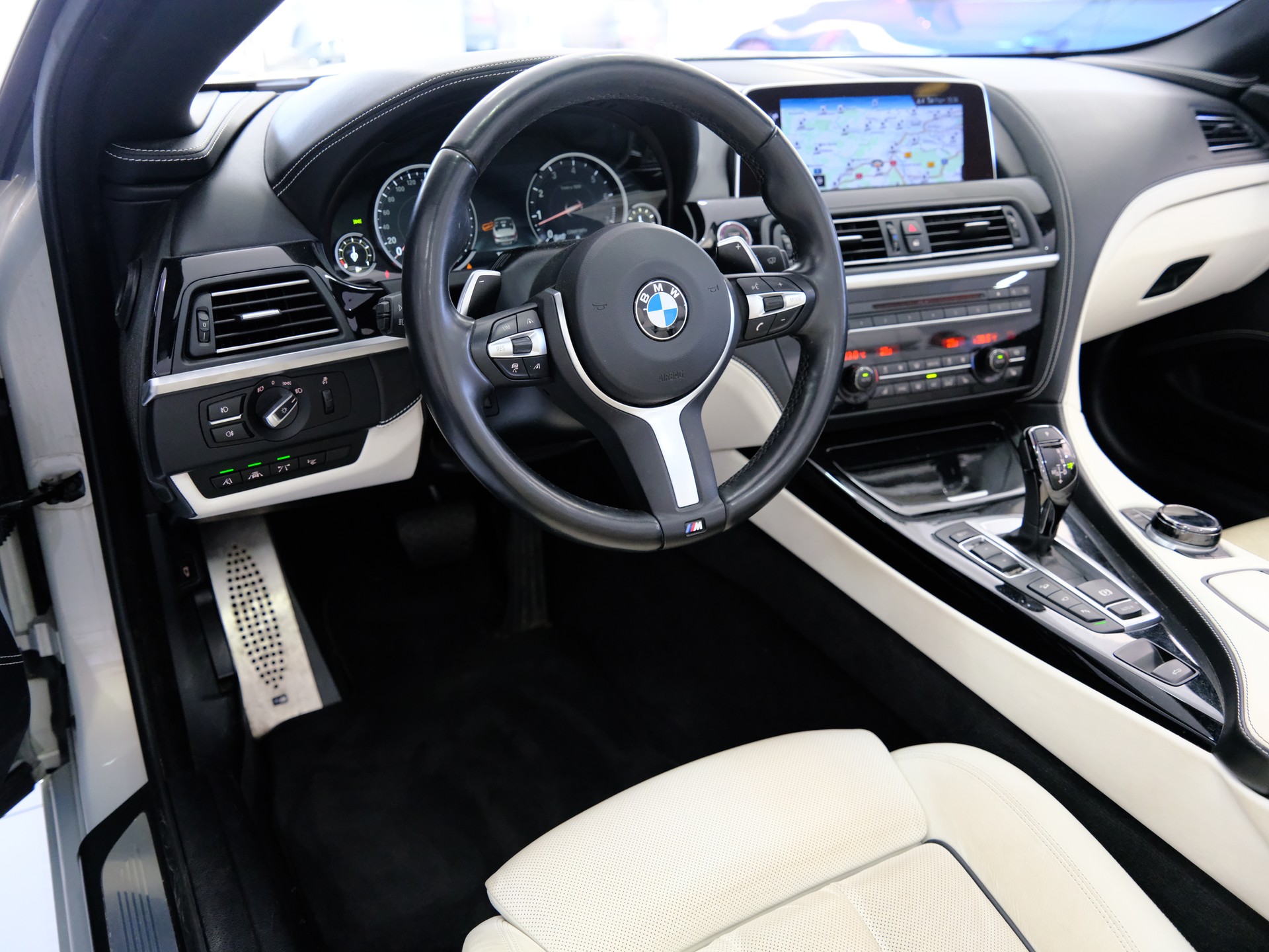 BMW 650i Cabrio xDrive-image-8