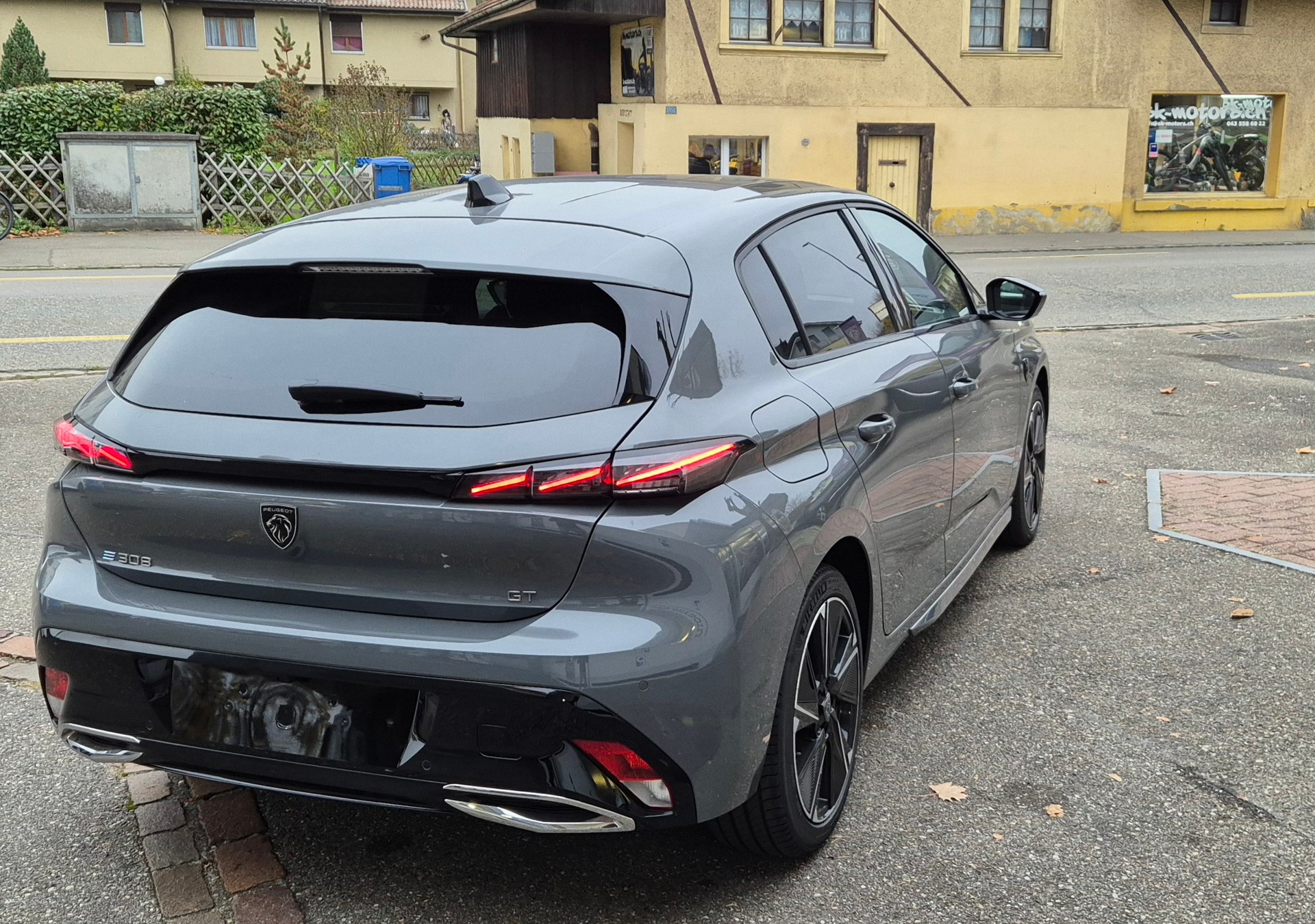 PEUGEOT 308 PHEV GT Helvetia (411)-image-4