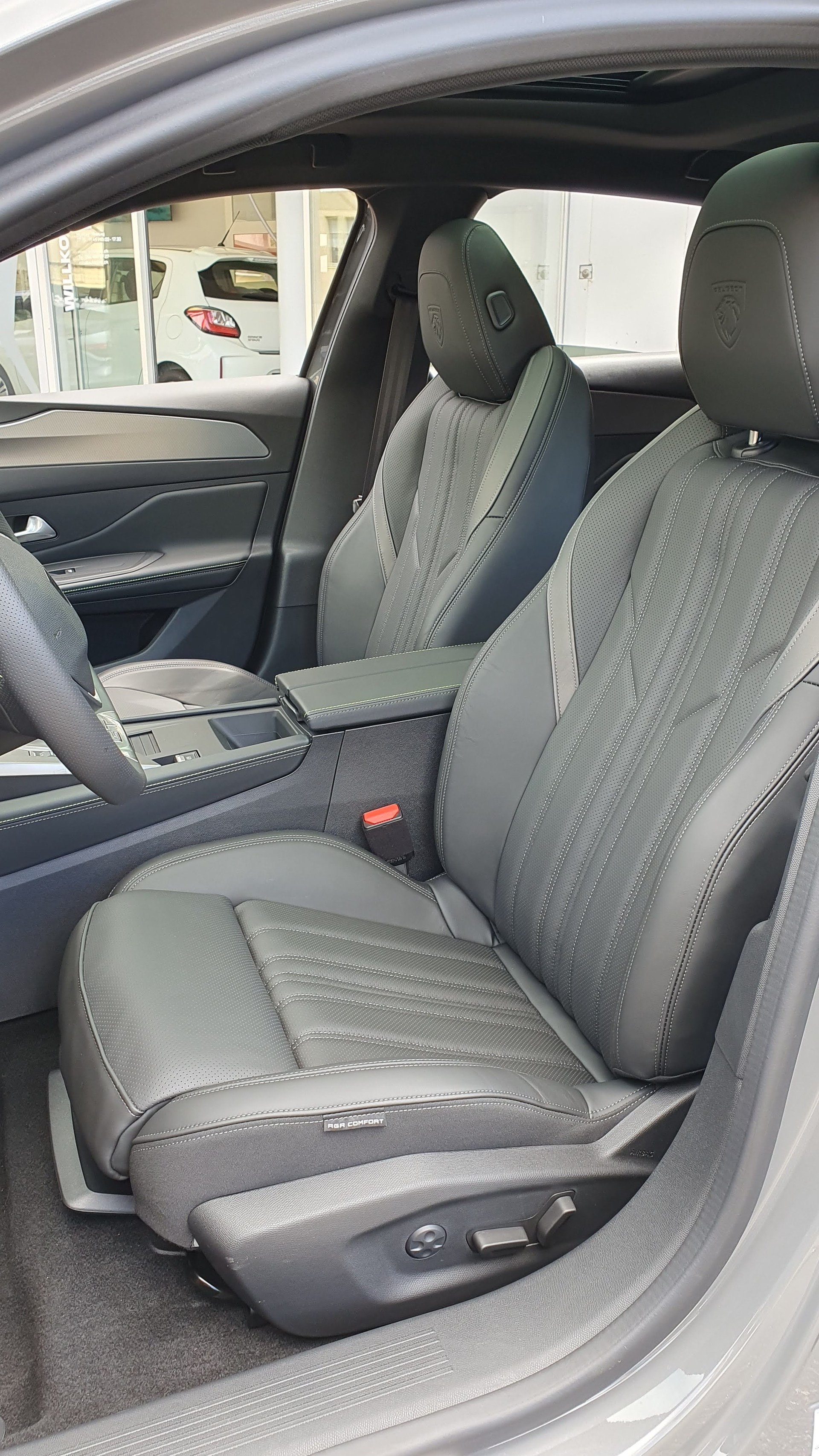 PEUGEOT 308 PHEV GT Helvetia (411)-image-13