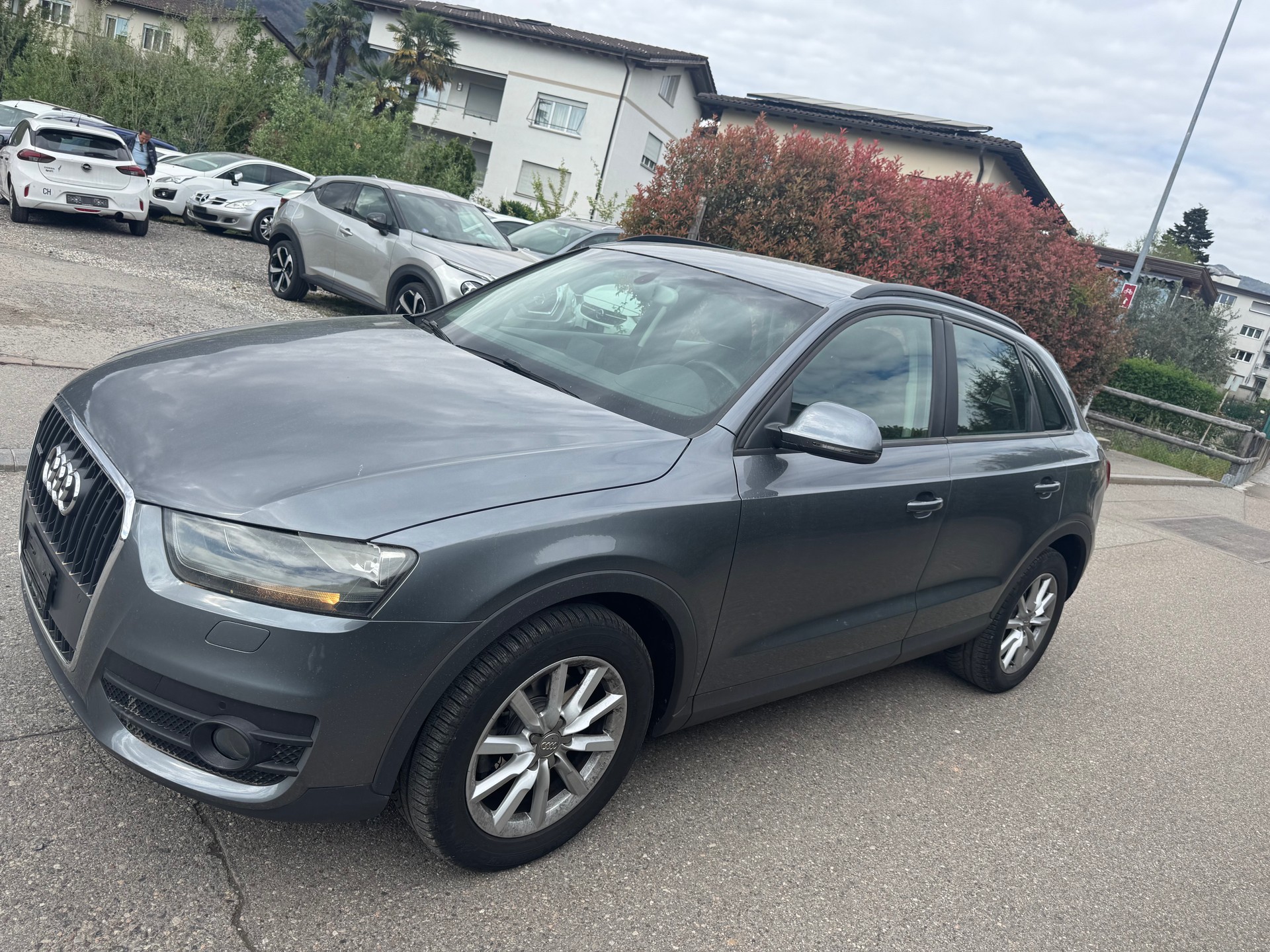 AUDI Q3 2.0 TDI quattro-image-1
