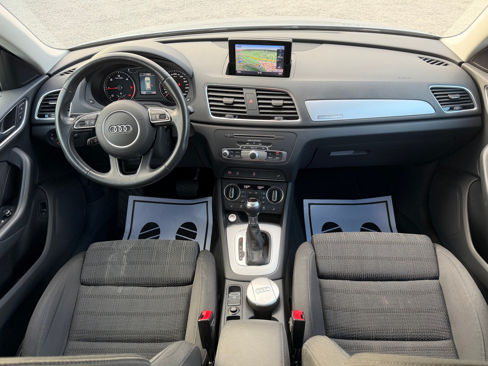 AUDI Q3 2.0 TDI sport quattro S-tronic-image-9