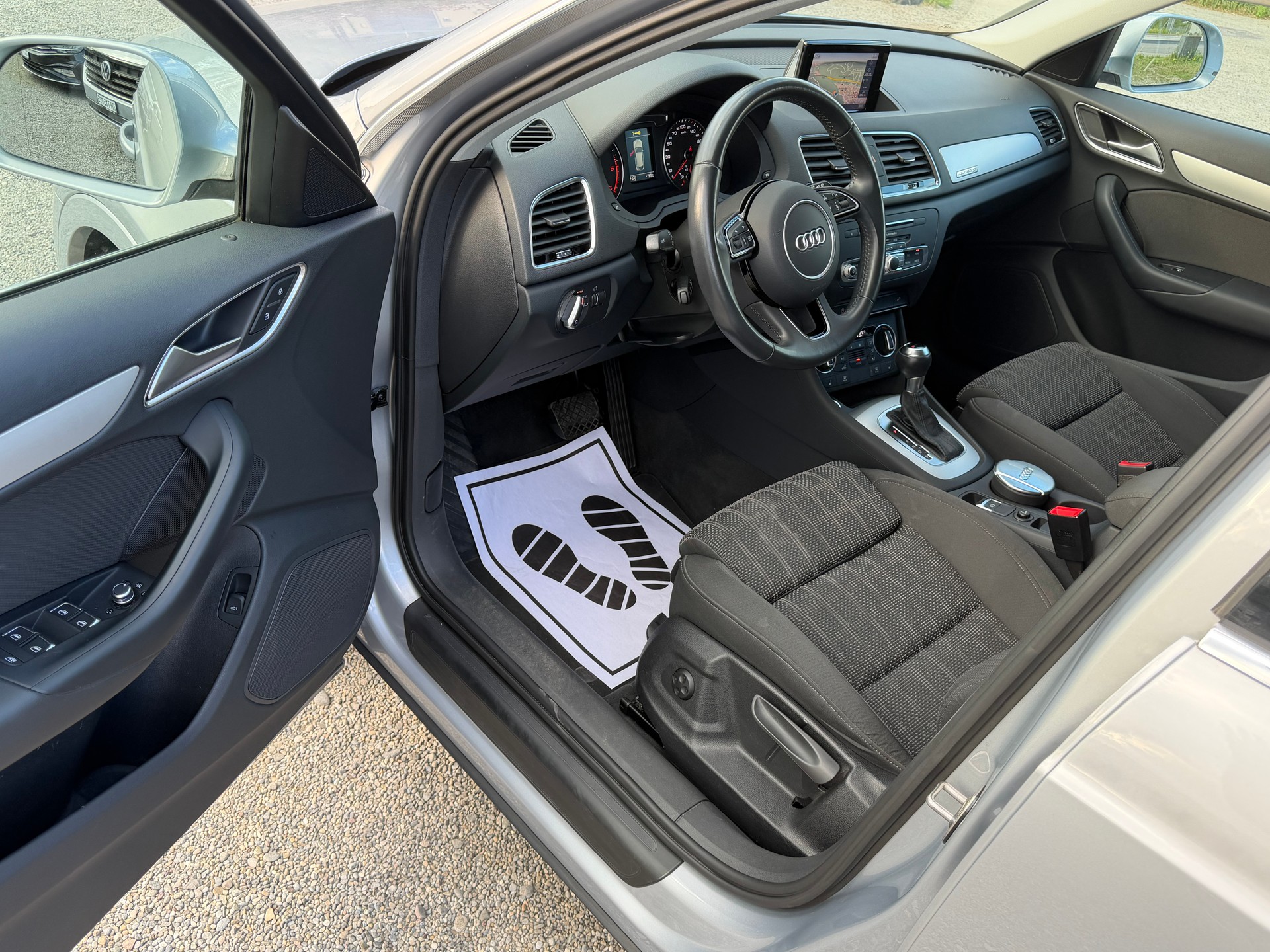 AUDI Q3 2.0 TDI sport quattro S-tronic-image-6