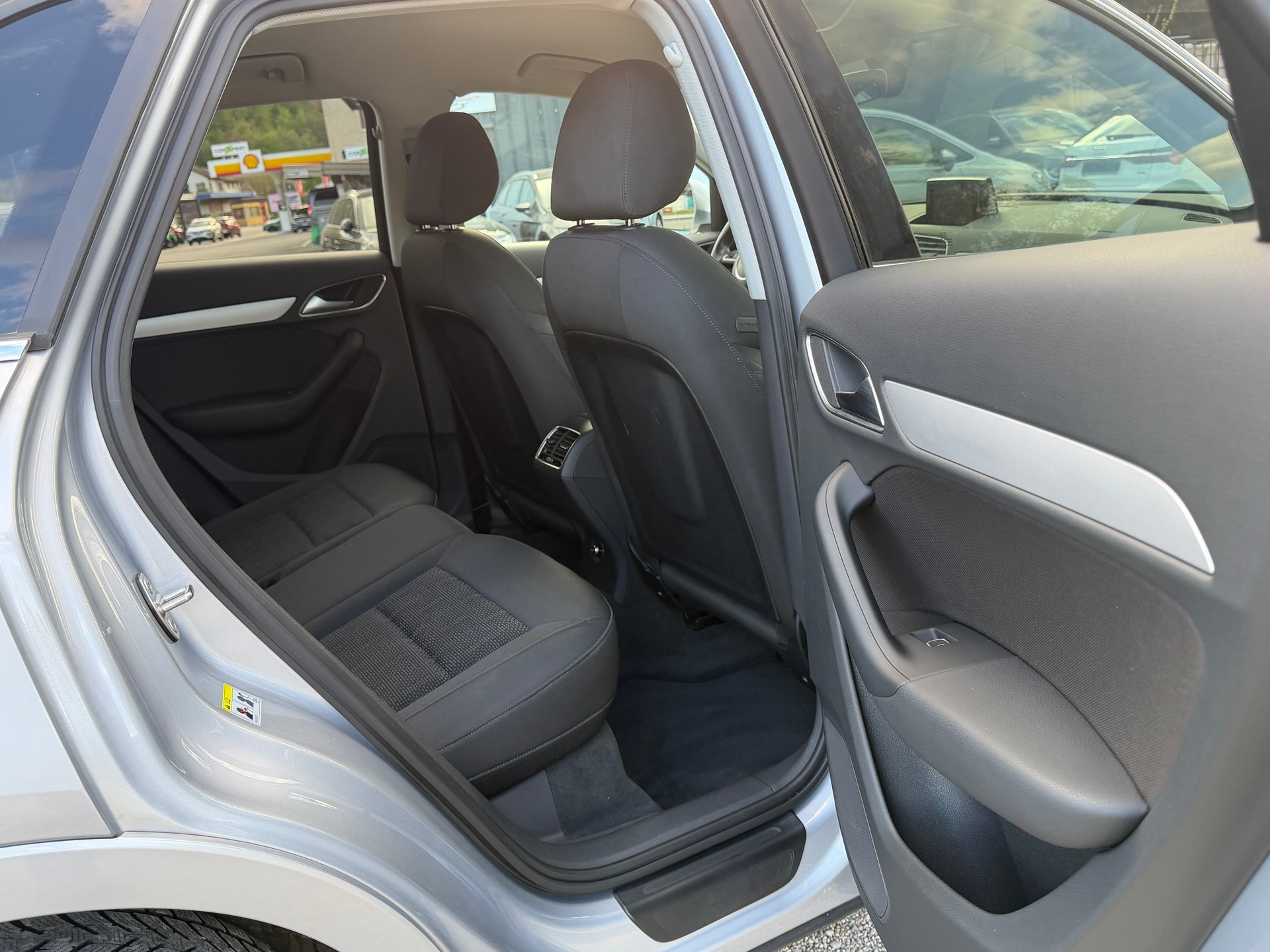 AUDI Q3 2.0 TDI sport quattro S-tronic-image-11