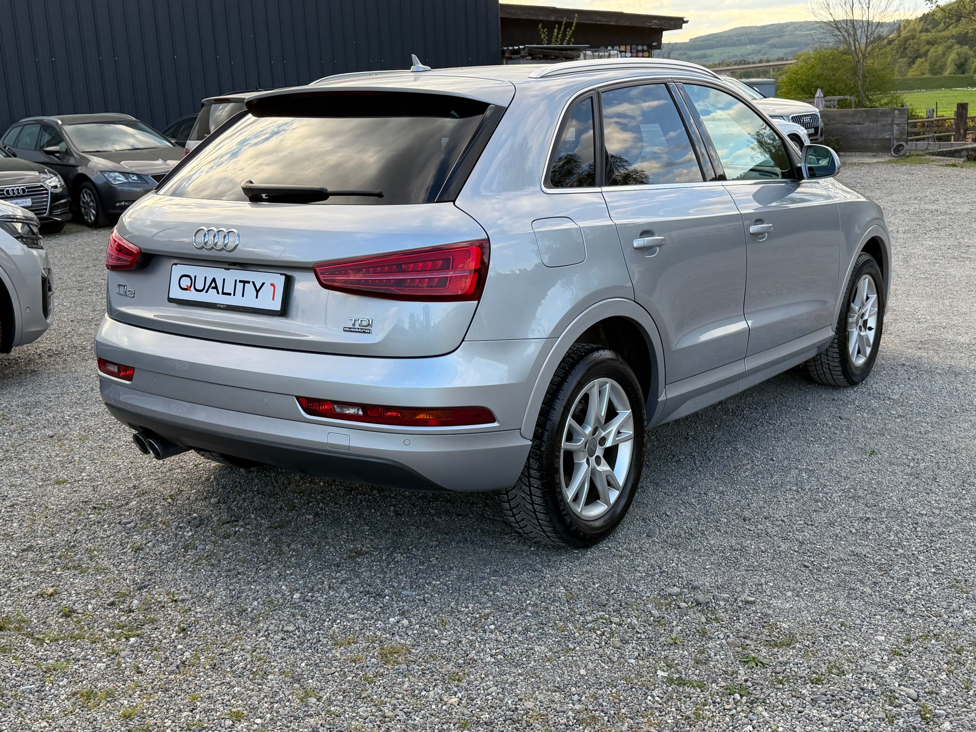 AUDI Q3 2.0 TDI sport quattro S-tronic-image-2