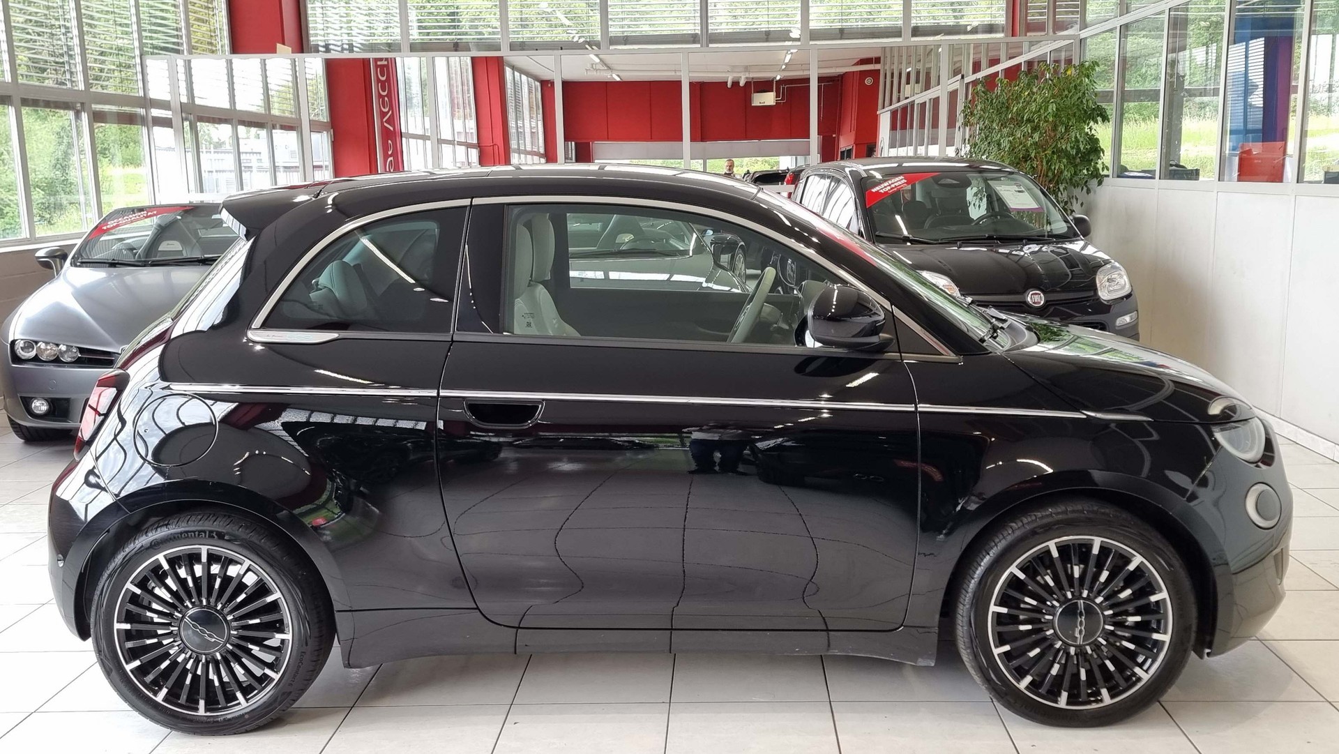 FIAT 500La Prima 42 KWh 118 PS-image-5