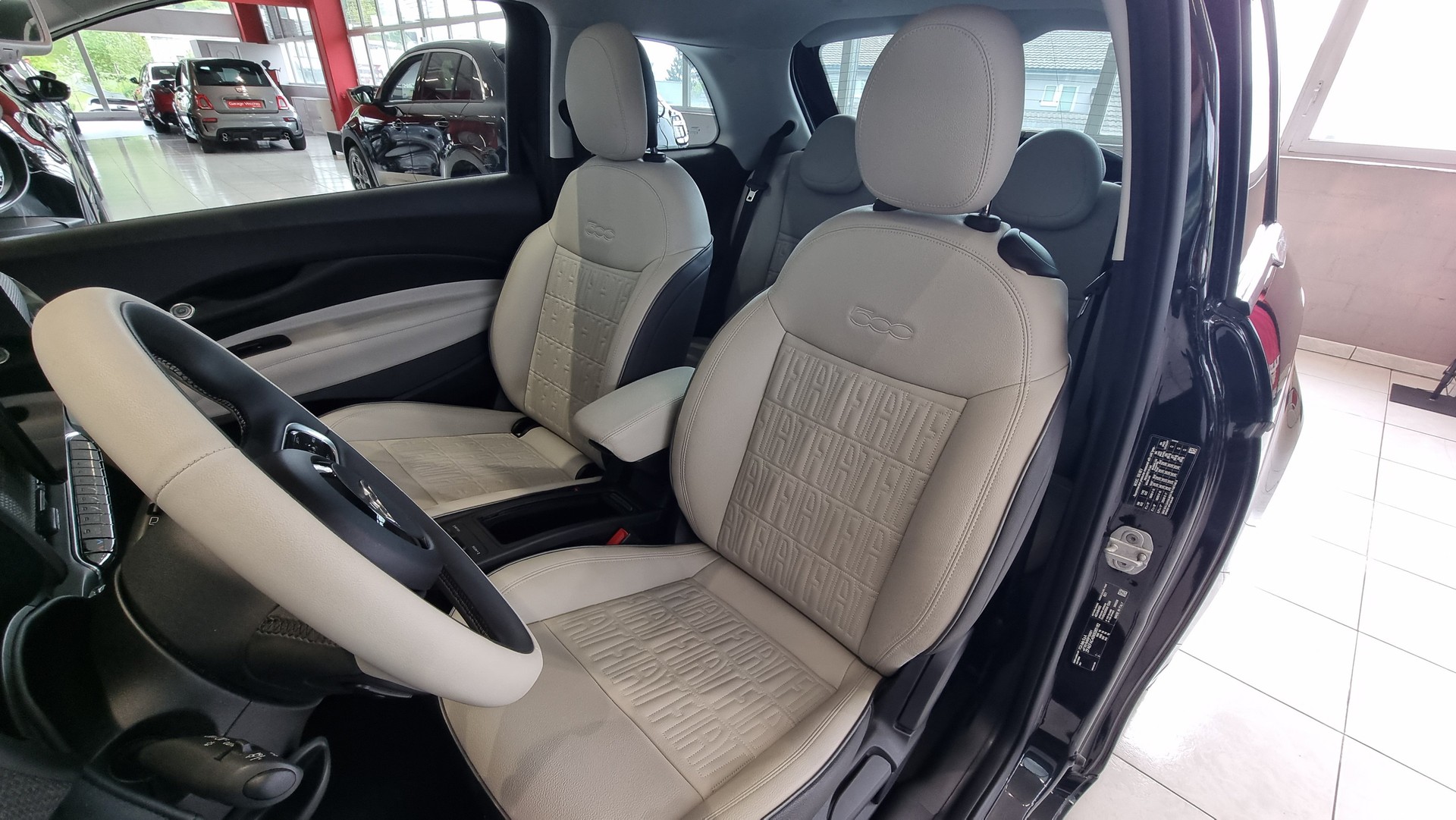 FIAT 500La Prima 42 KWh 118 PS-image-14