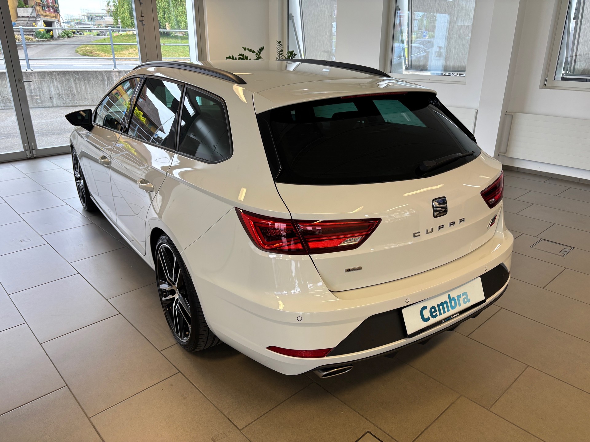 SEAT Leon ST 2.0 TSI Cupra 300 4 Drive DSG-showroom-element-3