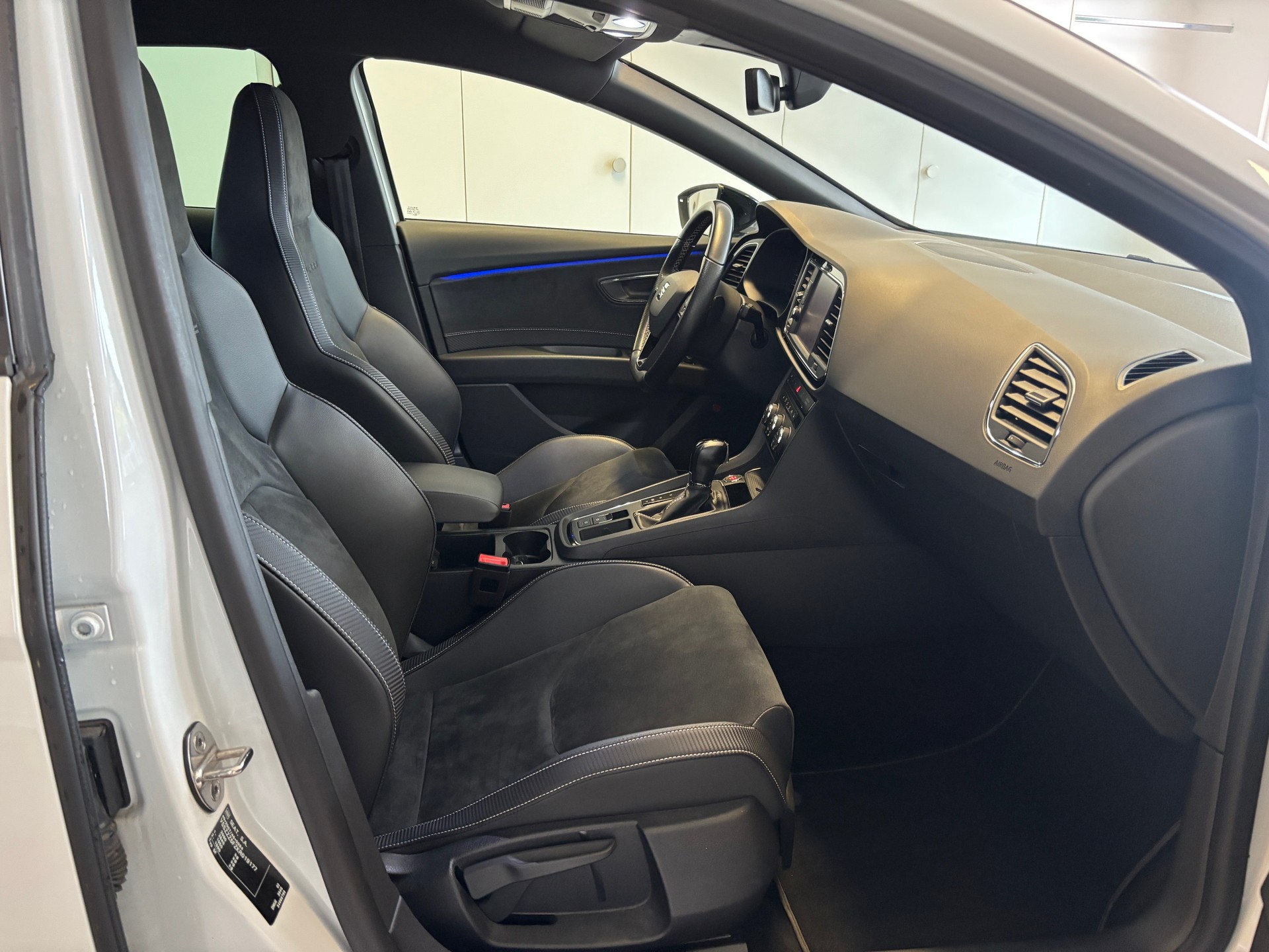 SEAT Leon ST 2.0 TSI Cupra 300 4 Drive DSG-image-9