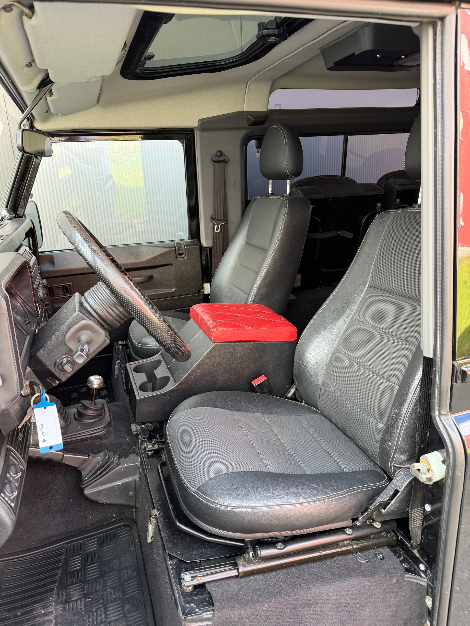 LAND ROVER Defender 90 TD5 BLACK EDITION-image-6