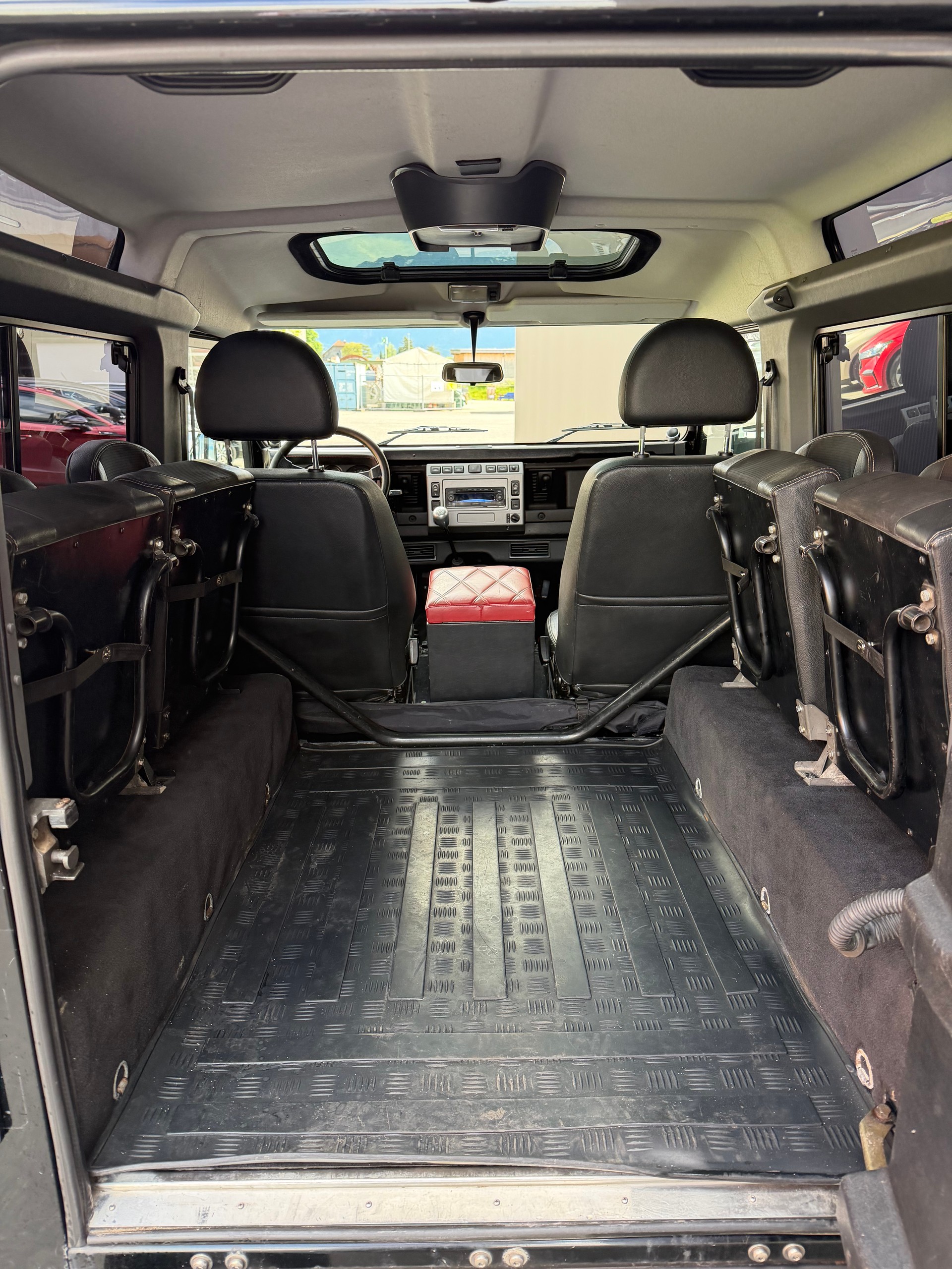 LAND ROVER Defender 90 TD5 BLACK EDITION-image-9