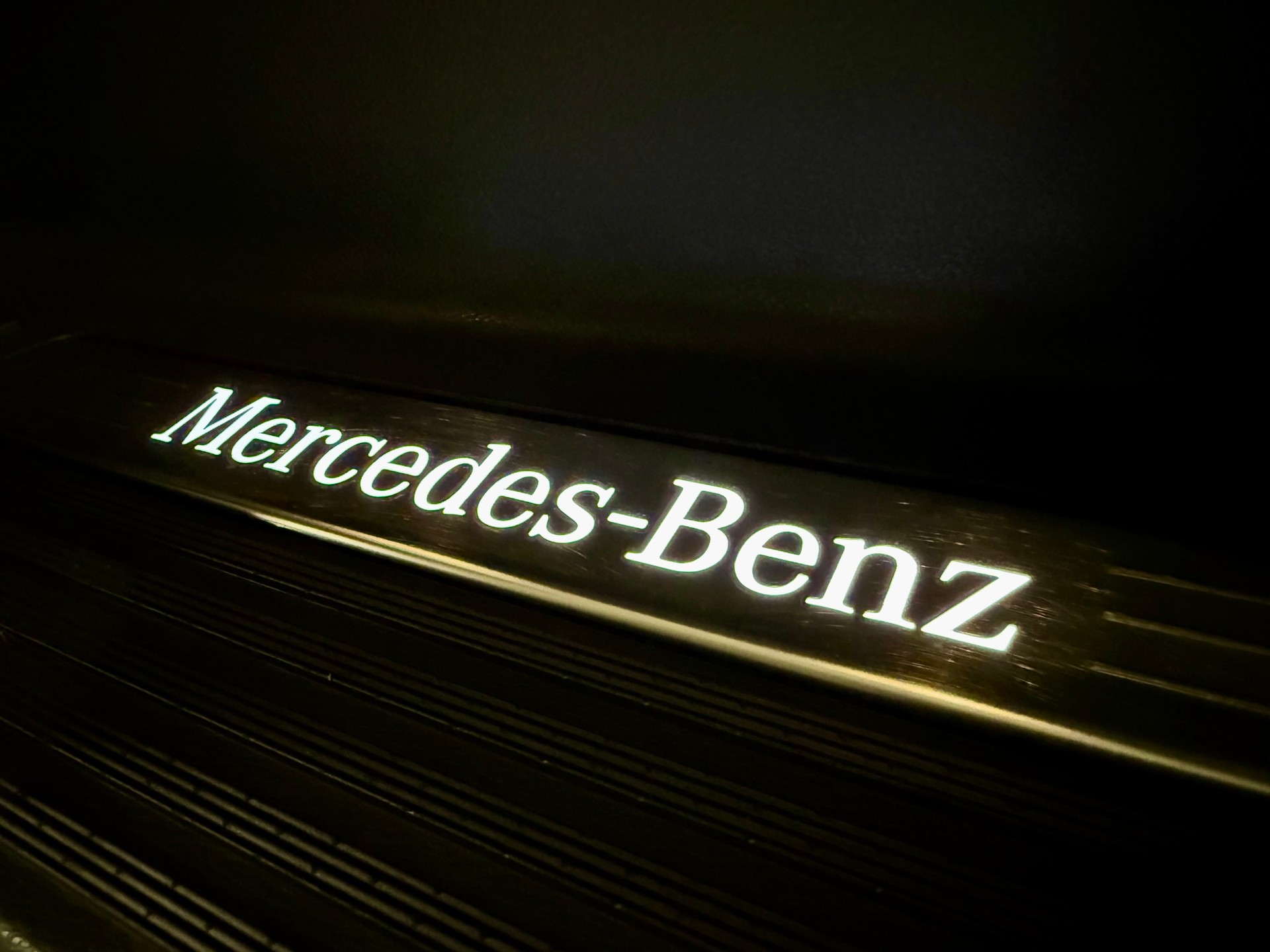 MERCEDES-BENZ V 300 d Swiss Edition Extralong 4Matic 9G-Tronic-image-17